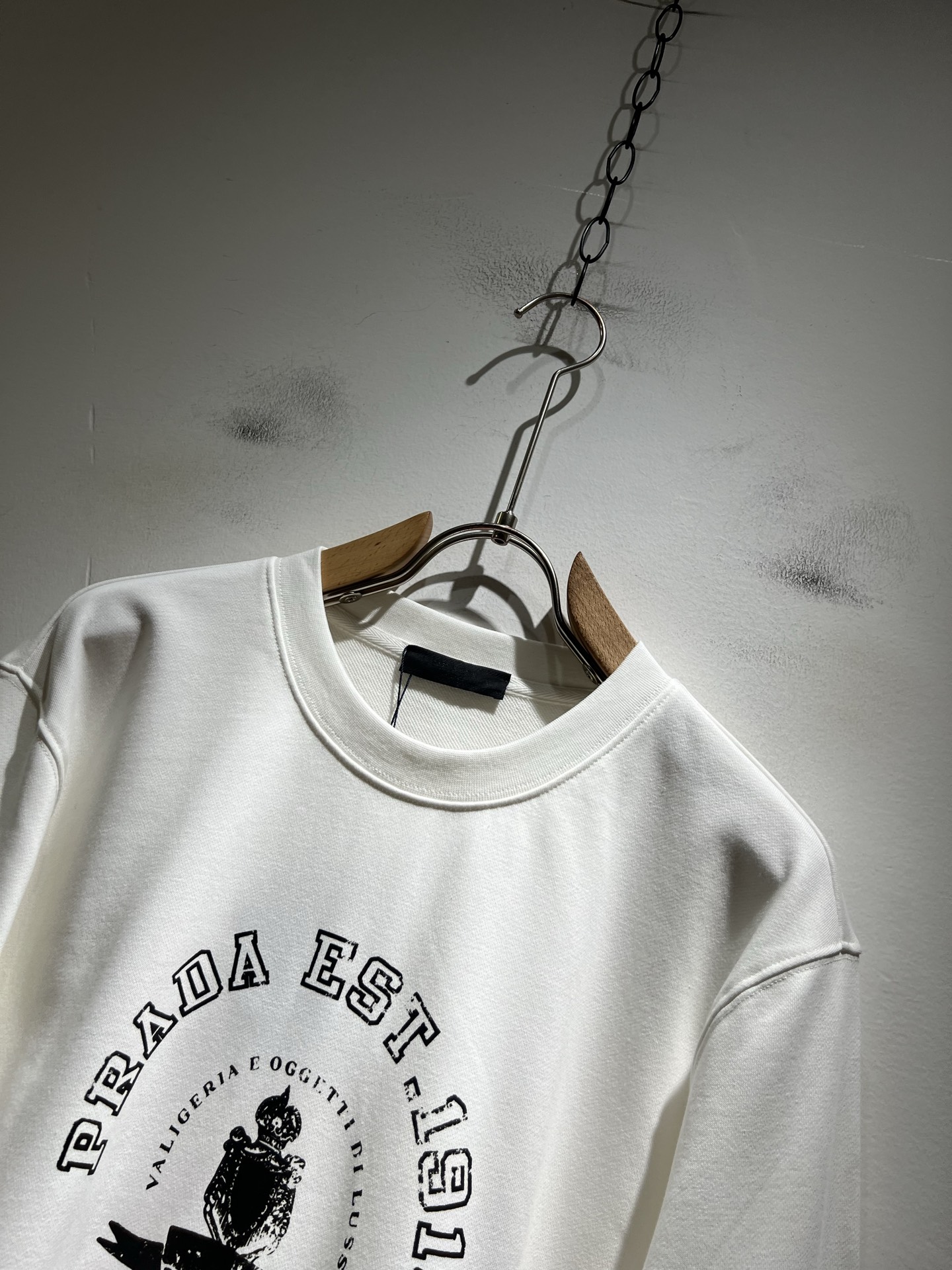 PRAD*A普*达2025秋冬新款男女同款👫长袖卫衣，最新款全网独家首上！！~既经典有时尚百搭，谁不爱啊