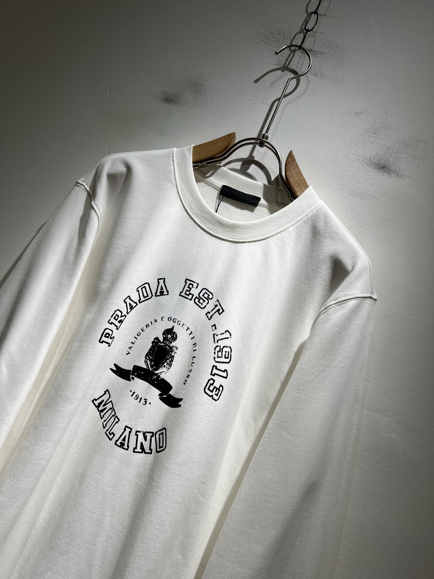 PRAD*A普*达2025秋冬新款男女同款👫长袖卫衣，最新款全网独家首上！！~既经典有时尚百搭，谁不爱啊