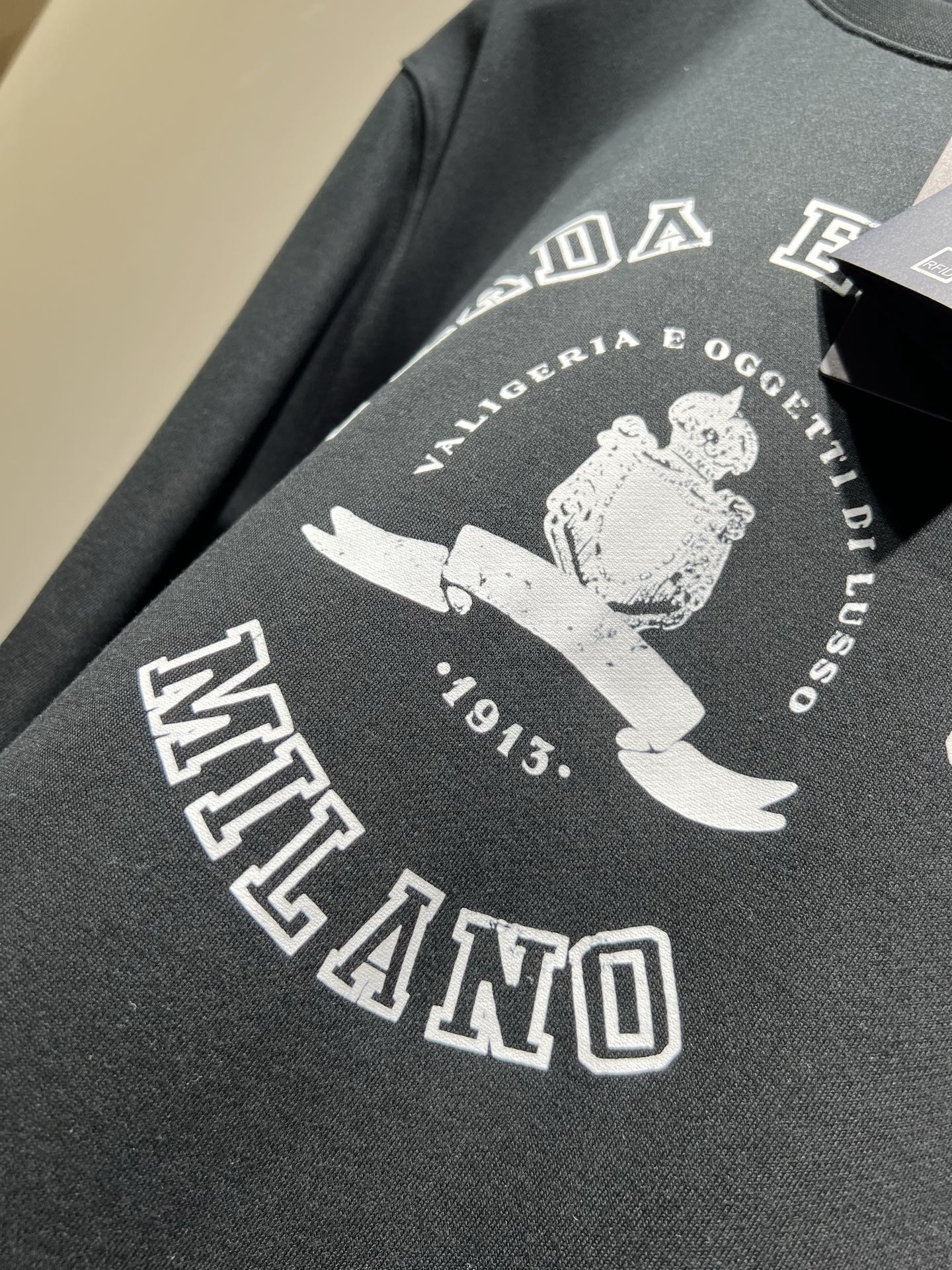 PRAD*A普*达2025秋冬新款男女同款👫长袖卫衣，最新款全网独家首上！！~既经典有时尚百搭，谁不爱啊