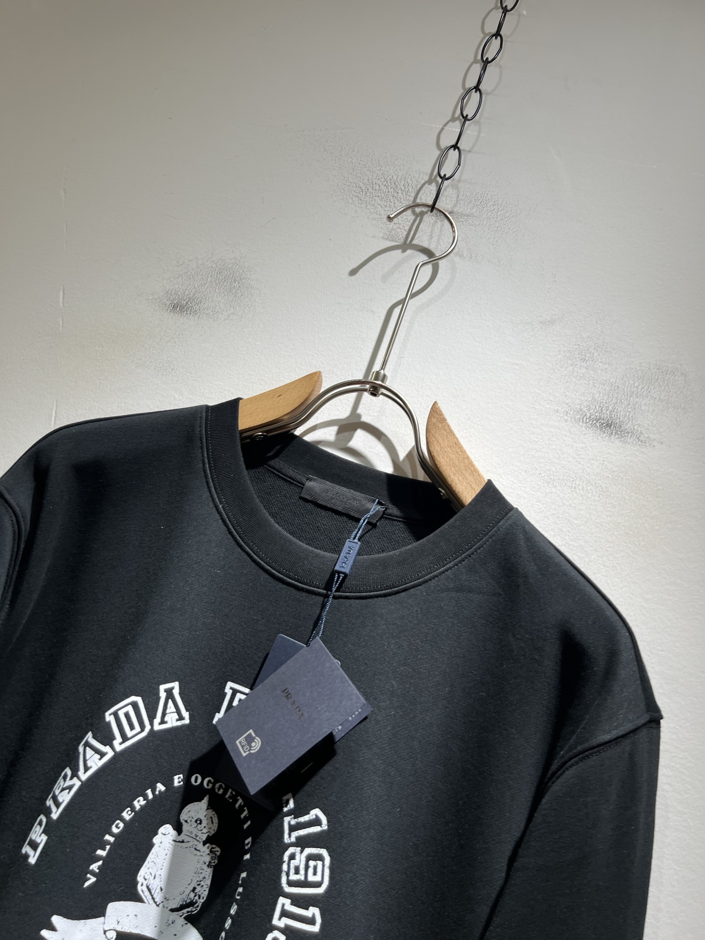 PRAD*A普*达2025秋冬新款男女同款👫长袖卫衣，最新款全网独家首上！！~既经典有时尚百搭，谁不爱啊