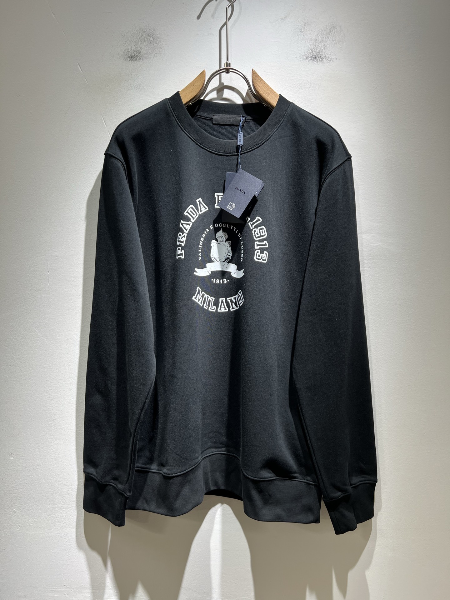 PRAD*A普*达2025秋冬新款男女同款👫长袖卫衣，最新款全网独家首上！！~既经典有时尚百搭，谁不爱啊