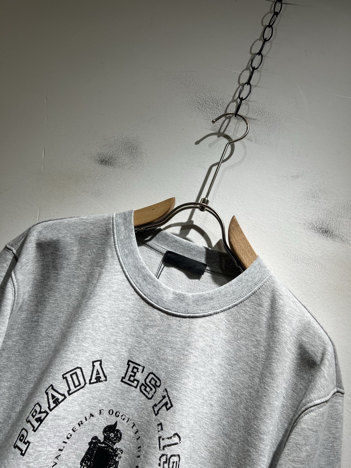 PRAD*A普*达2025秋冬新款男女同款👫长袖卫衣，最新款全网独家首上！！~既经典有时尚百搭，谁不爱啊