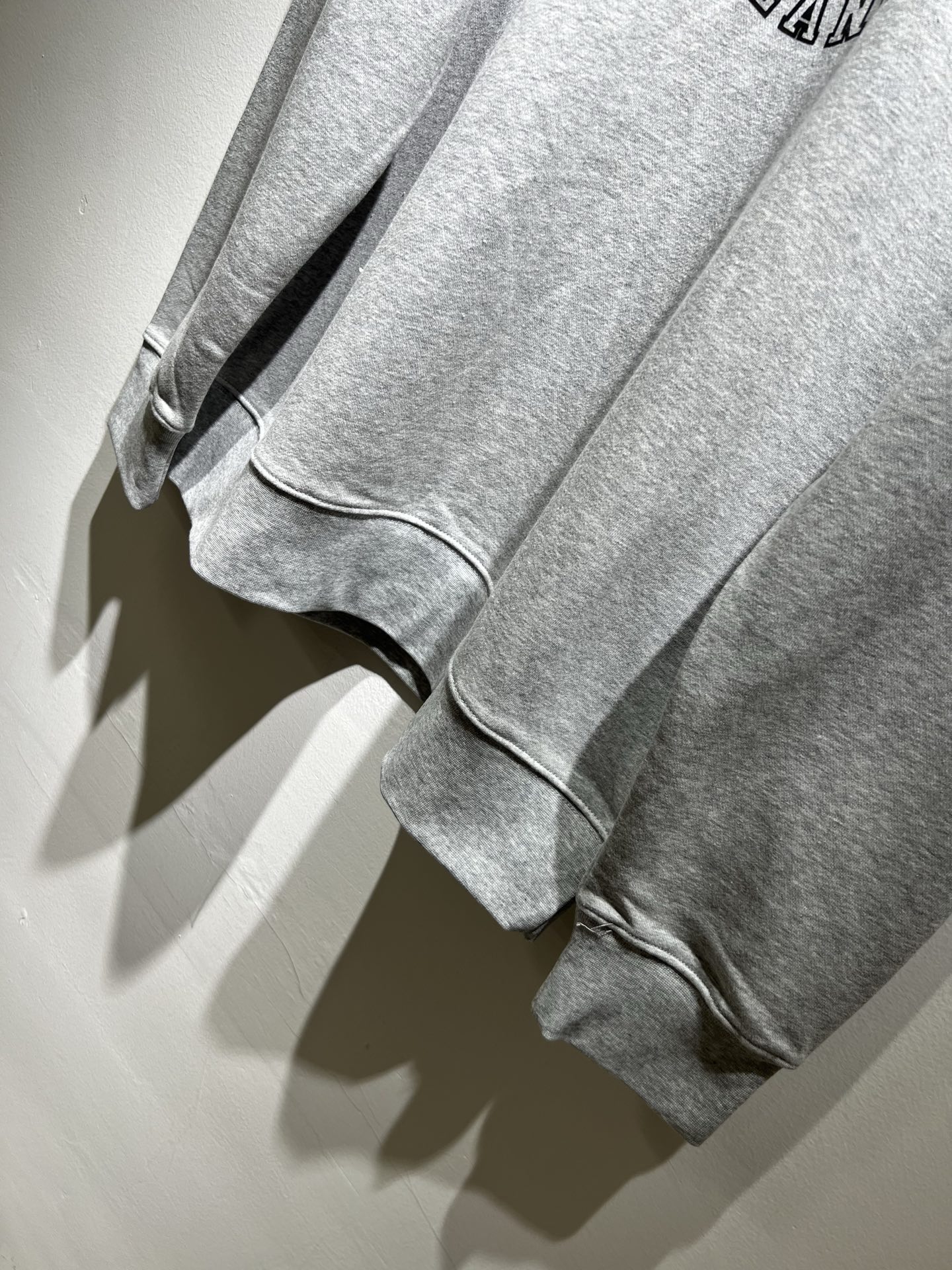 PRAD*A普*达2025秋冬新款男女同款👫长袖卫衣，最新款全网独家首上！！~既经典有时尚百搭，谁不爱啊