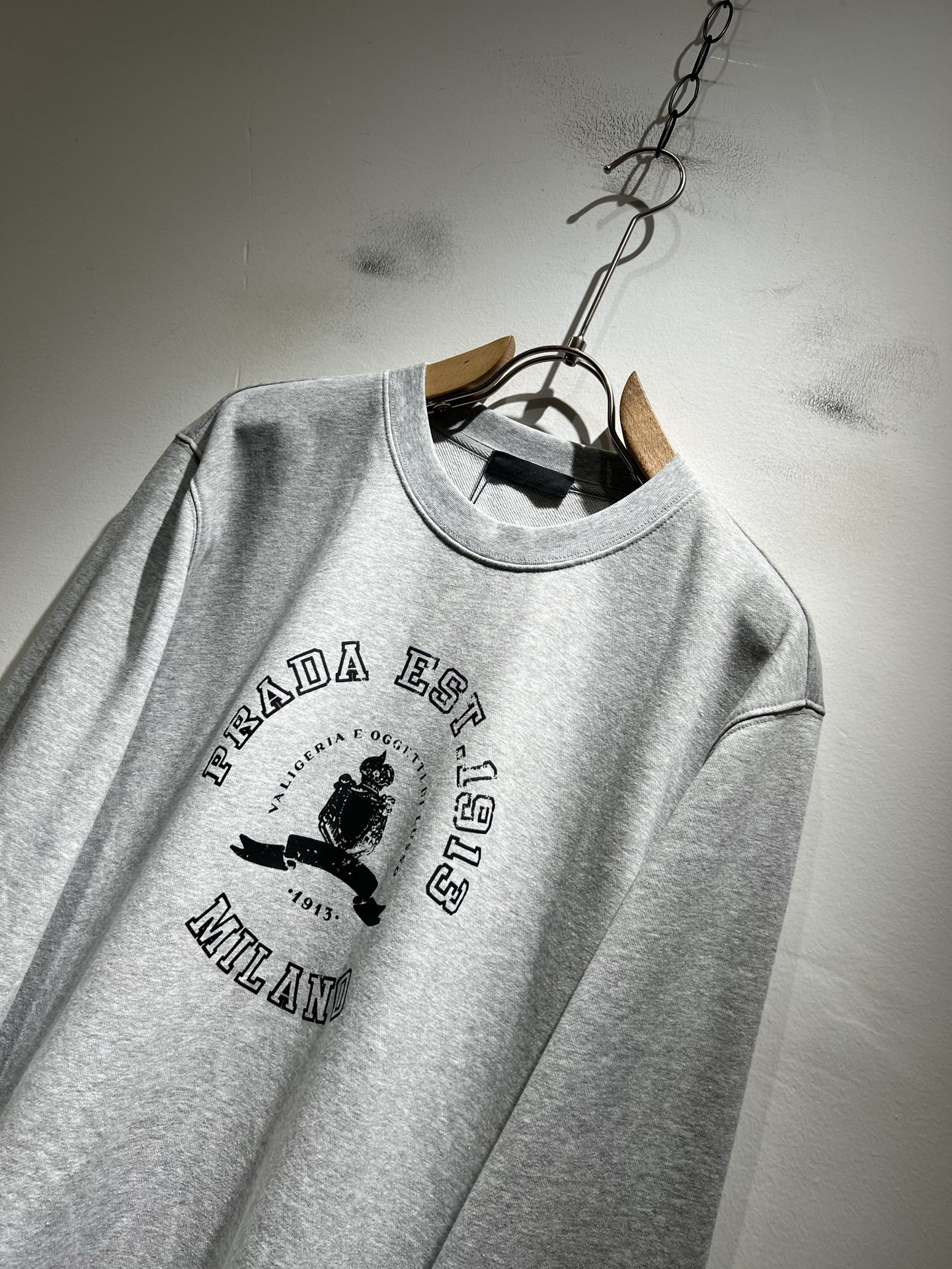 PRAD*A普*达2025秋冬新款男女同款👫长袖卫衣，最新款全网独家首上！！~既经典有时尚百搭，谁不爱啊