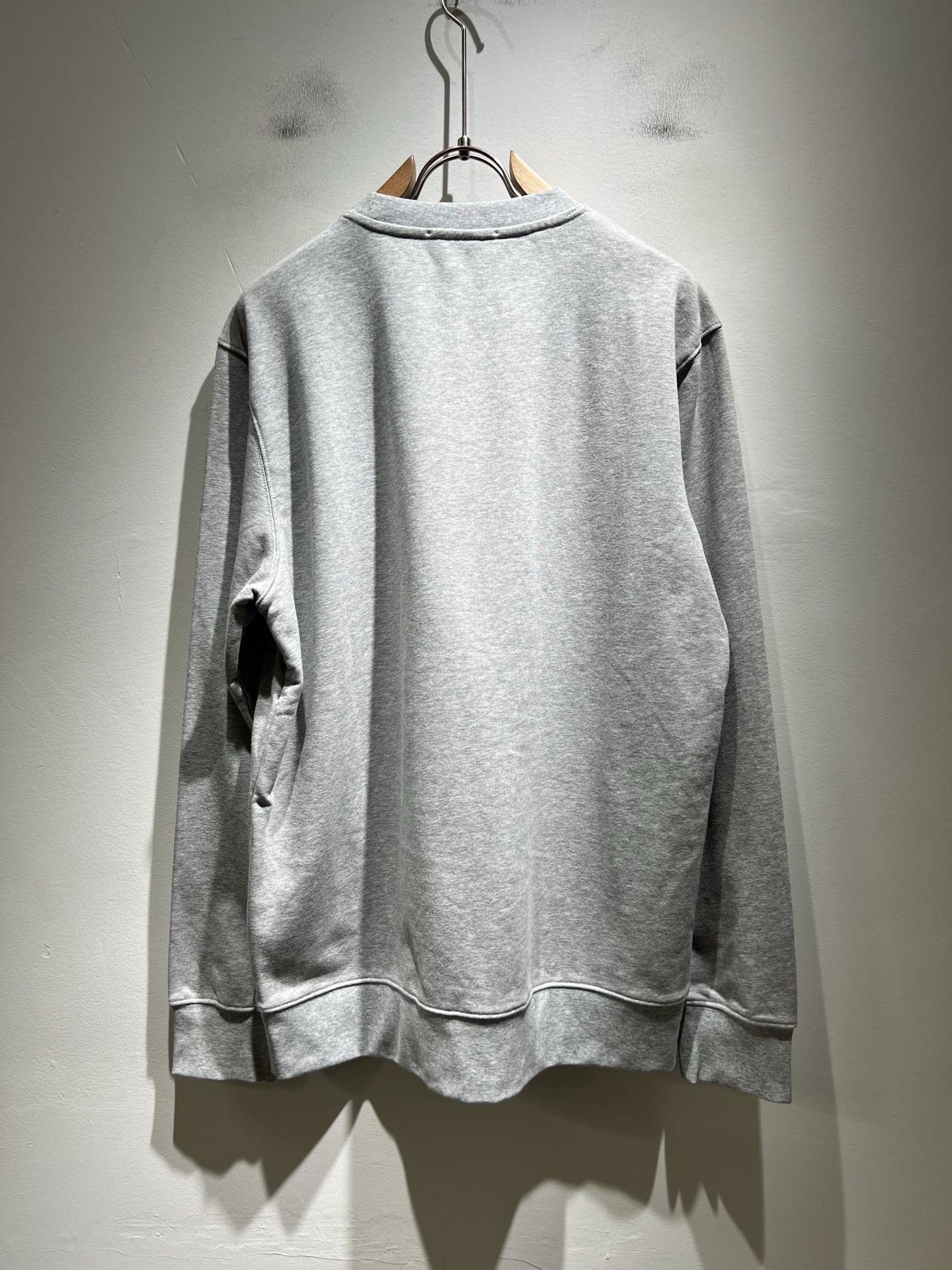 PRAD*A普*达2025秋冬新款男女同款👫长袖卫衣，最新款全网独家首上！！~既经典有时尚百搭，谁不爱啊