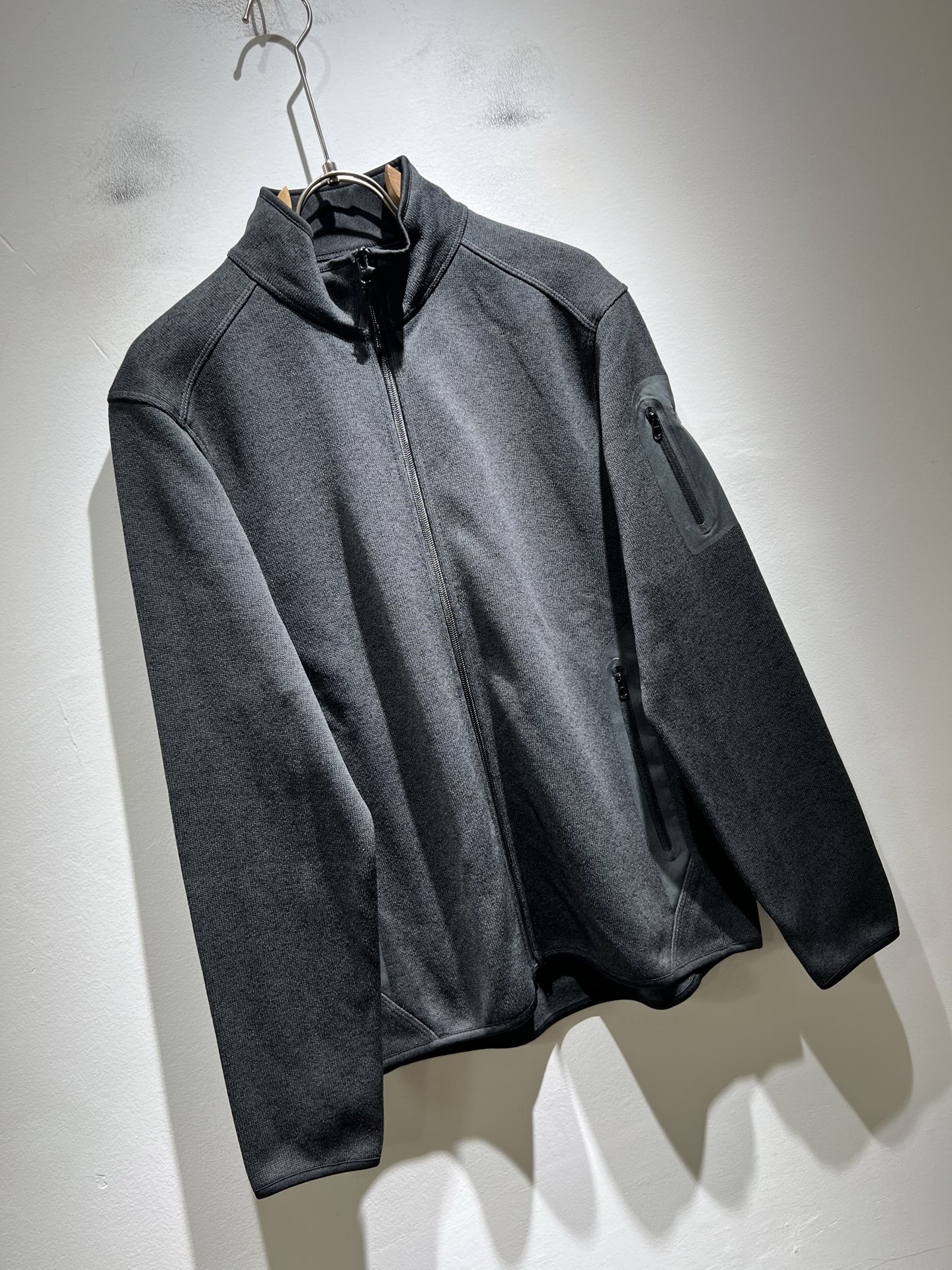 ARCTER*X始*祖鸟 2025秋冬新款男女同款👫夹克外套，户外品牌可能大家第一想到的就是加拿大鹅、始