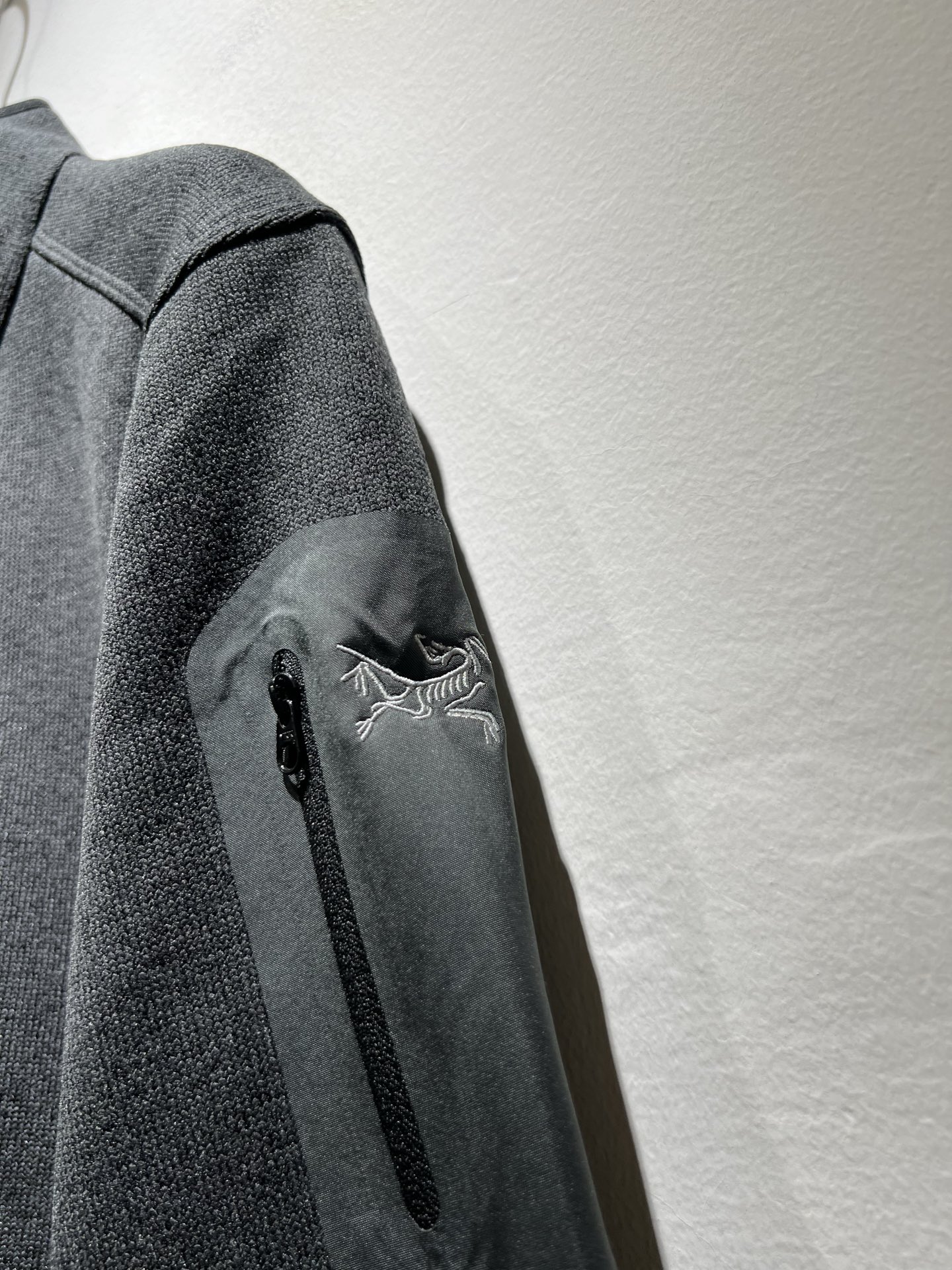 ARCTER*X始*祖鸟 2025秋冬新款男女同款👫夹克外套，户外品牌可能大家第一想到的就是加拿大鹅、始