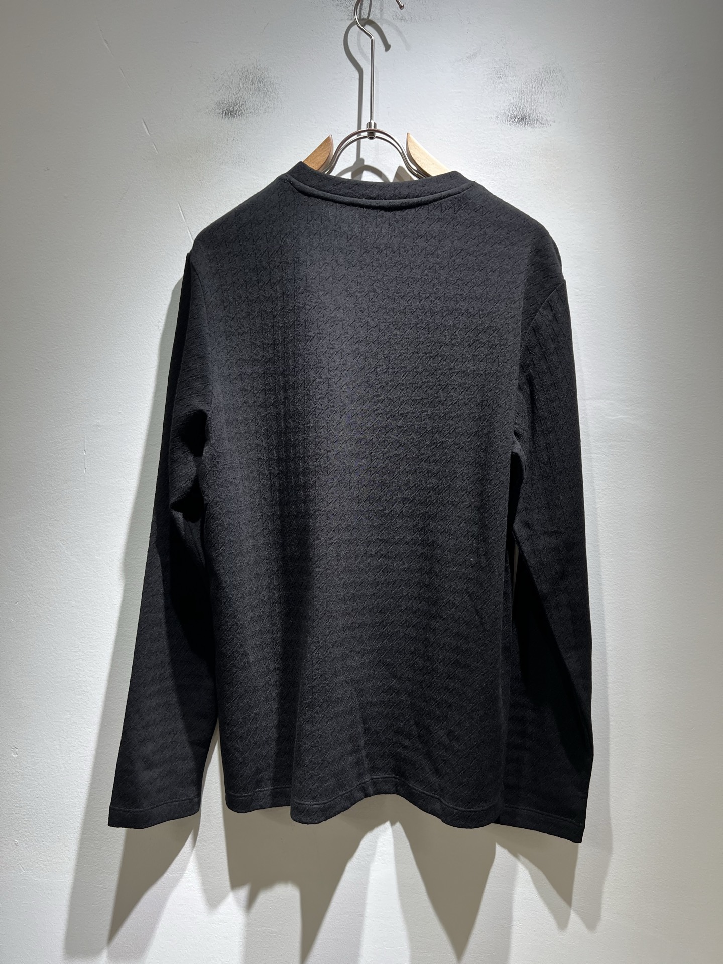 Loro Piana诺悠翩雅 2025秋冬男士最新的贸易订单打底衫，全品相！！后幅采用logo图案刺绣设