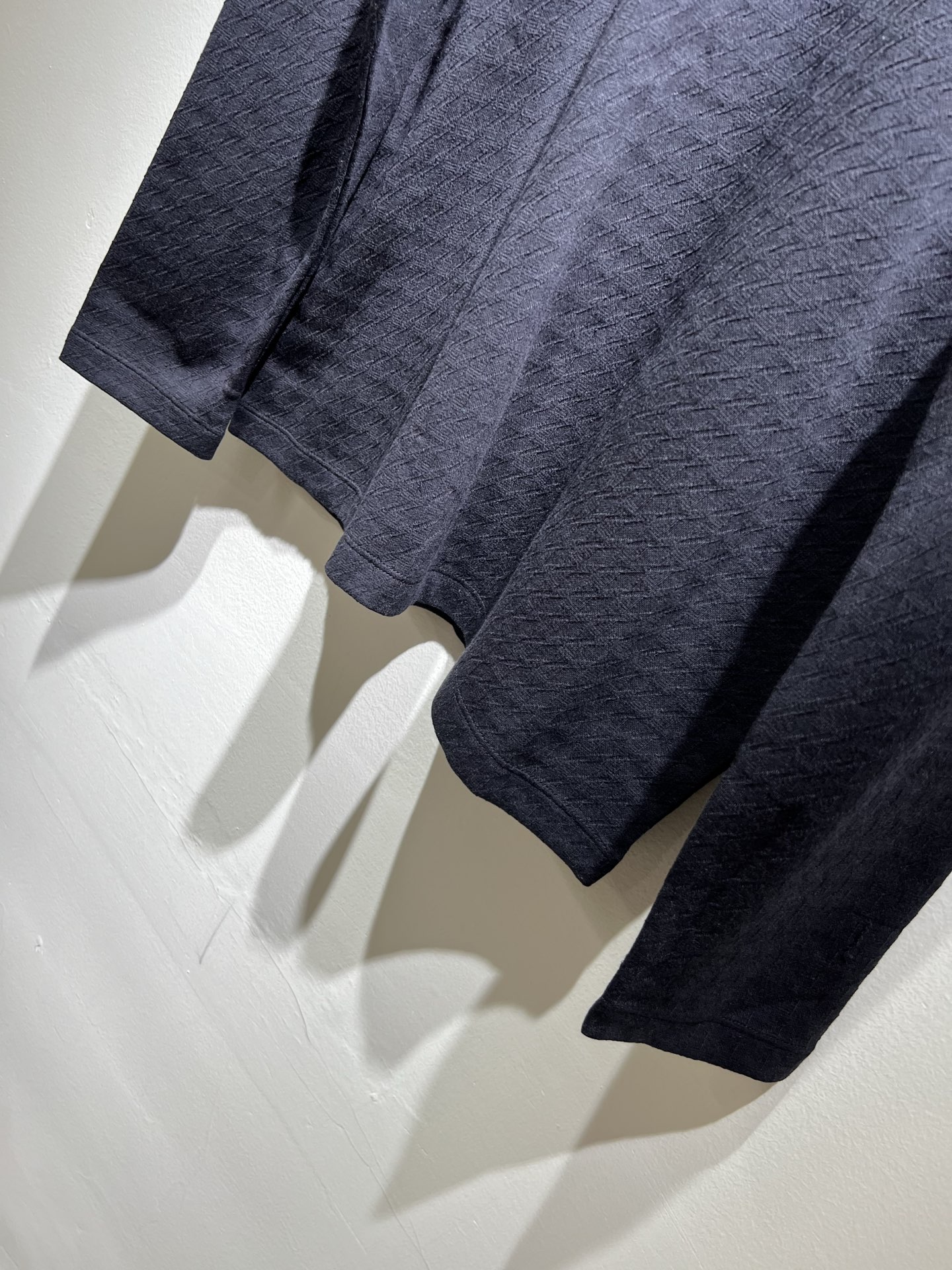 Loro Piana诺悠翩雅 2025秋冬男士最新的贸易订单打底衫，全品相！！后幅采用logo图案刺绣设