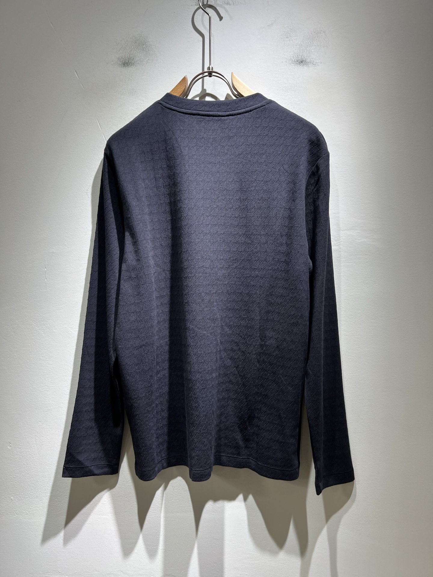 Loro Piana诺悠翩雅 2025秋冬男士最新的贸易订单打底衫，全品相！！后幅采用logo图案刺绣设