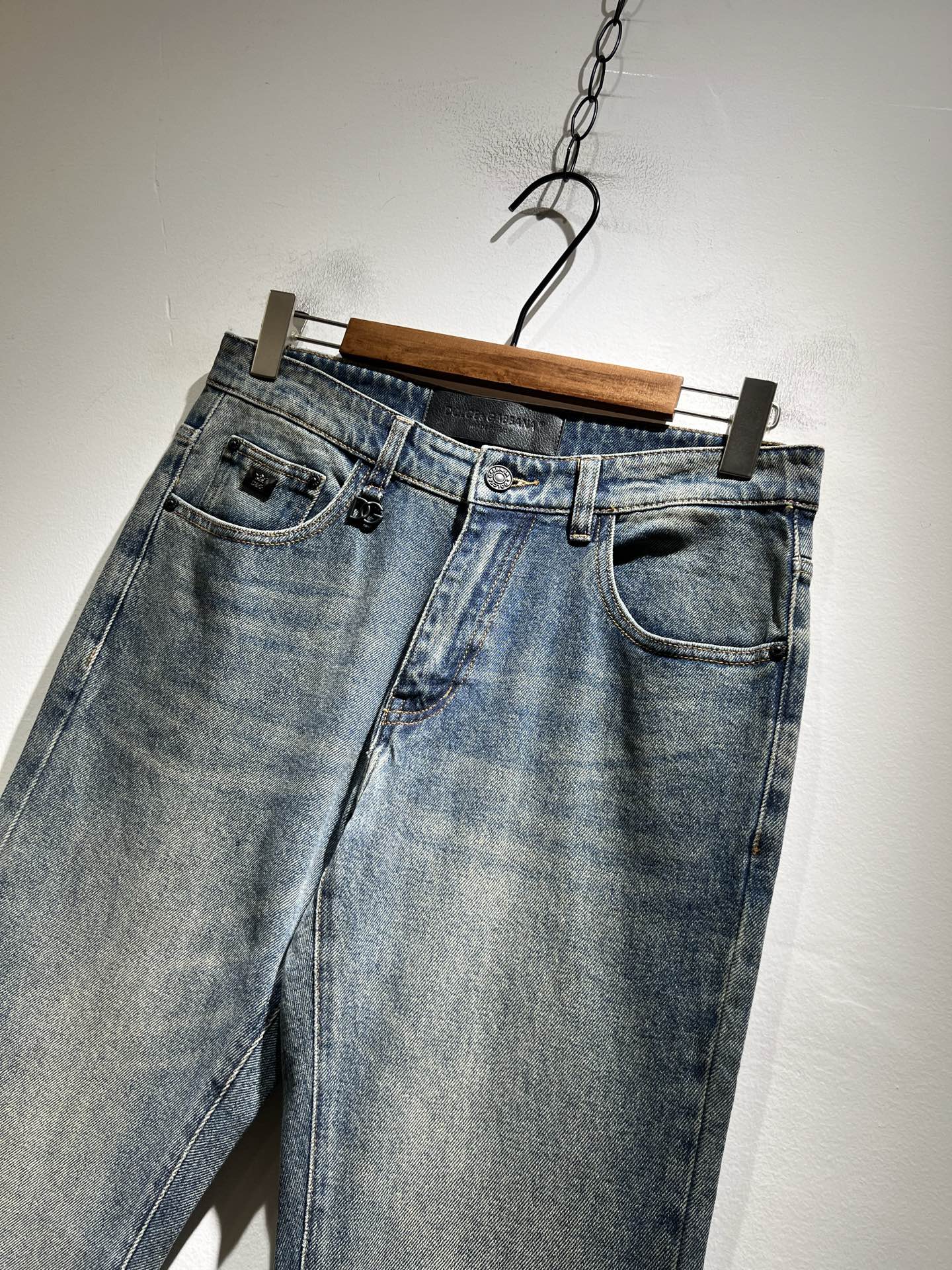 Dolce & 杜嘉*纳 2025秋冬新品牛仔裤，水洗处理自然不易变形脱色、立体剪裁完美塑形面料质舒适柔