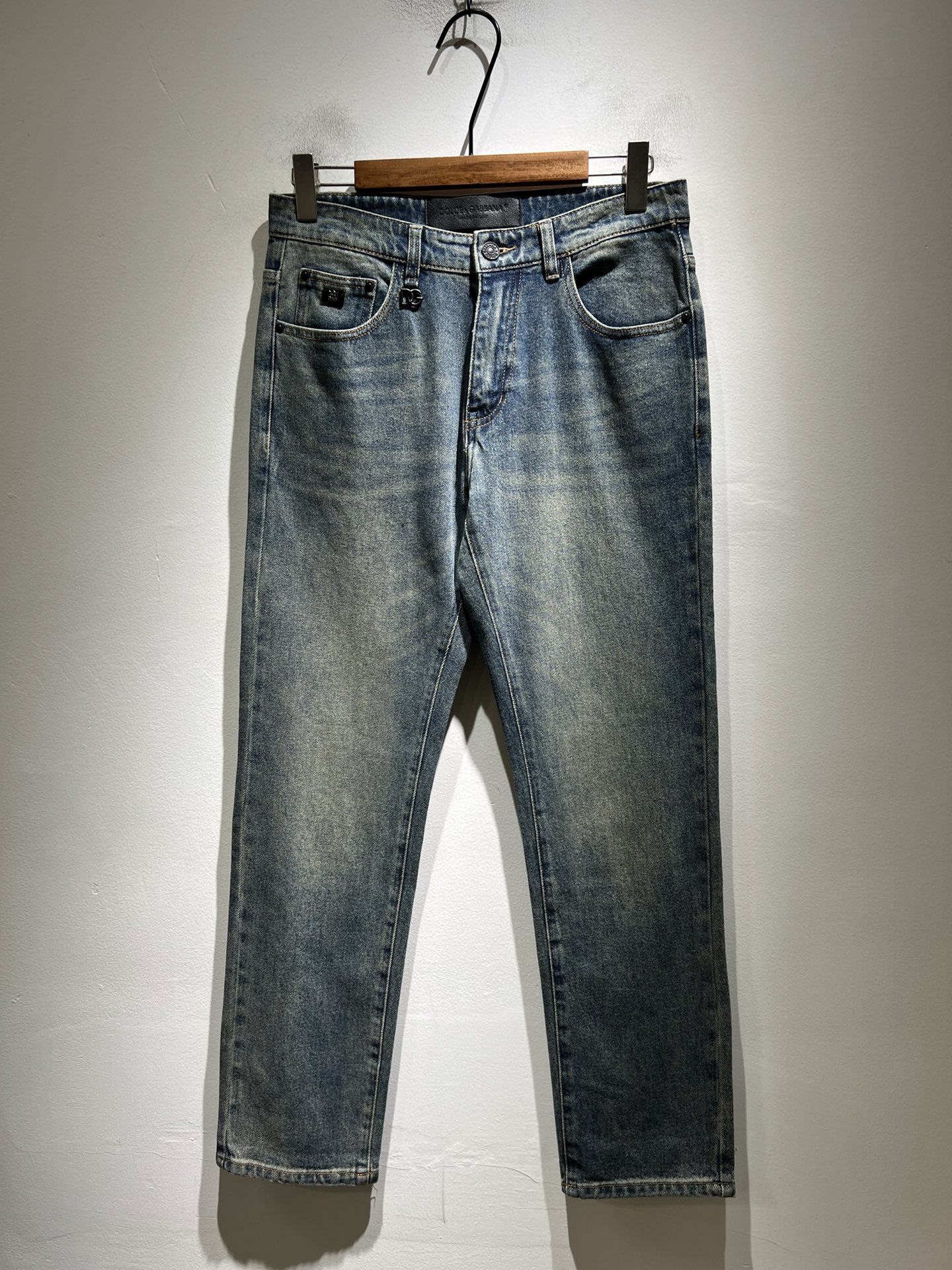 Dolce & 杜嘉*纳 2025秋冬新品牛仔裤，水洗处理自然不易变形脱色、立体剪裁完美塑形面料质舒适柔