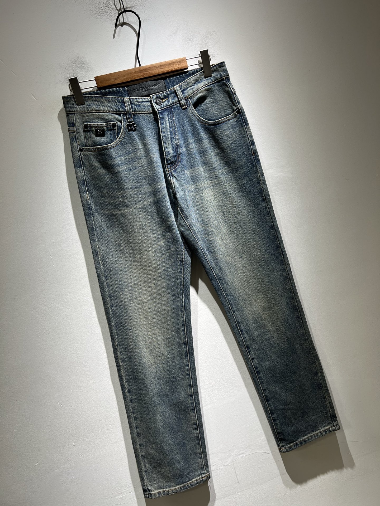 Dolce & 杜嘉*纳 2025秋冬新品牛仔裤，水洗处理自然不易变形脱色、立体剪裁完美塑形面料质舒适柔