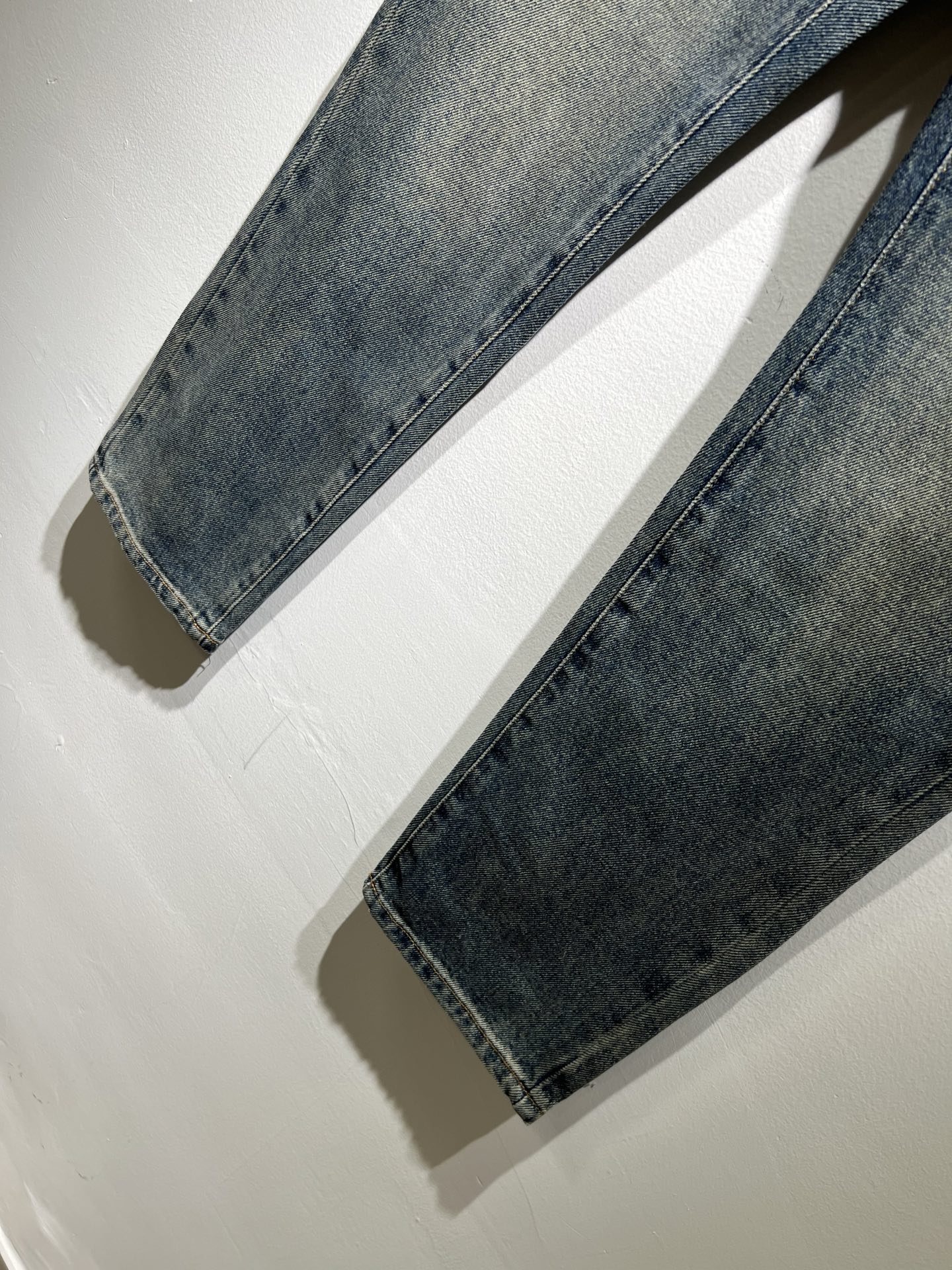 Dolce & 杜嘉*纳 2025秋冬新品牛仔裤，水洗处理自然不易变形脱色、立体剪裁完美塑形面料质舒适柔