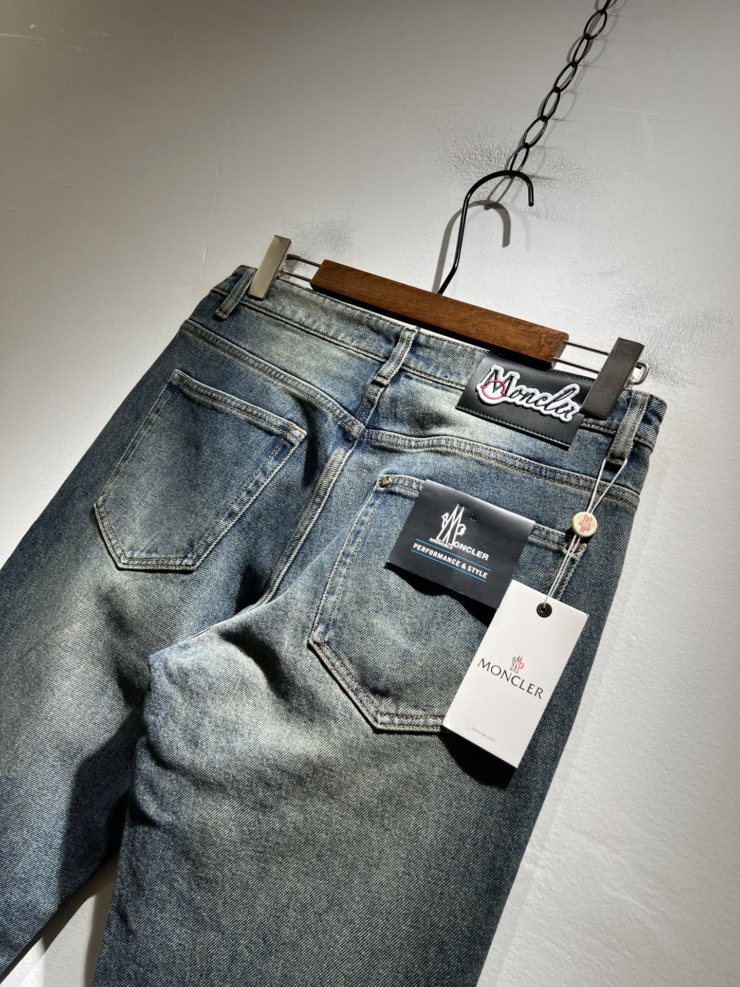 MONC蒙*口2025秋冬新款牛仔裤，贸易公司渠道稀出，同步官网发售！M稀缺渠道订单臻品，品质控闭眼收走