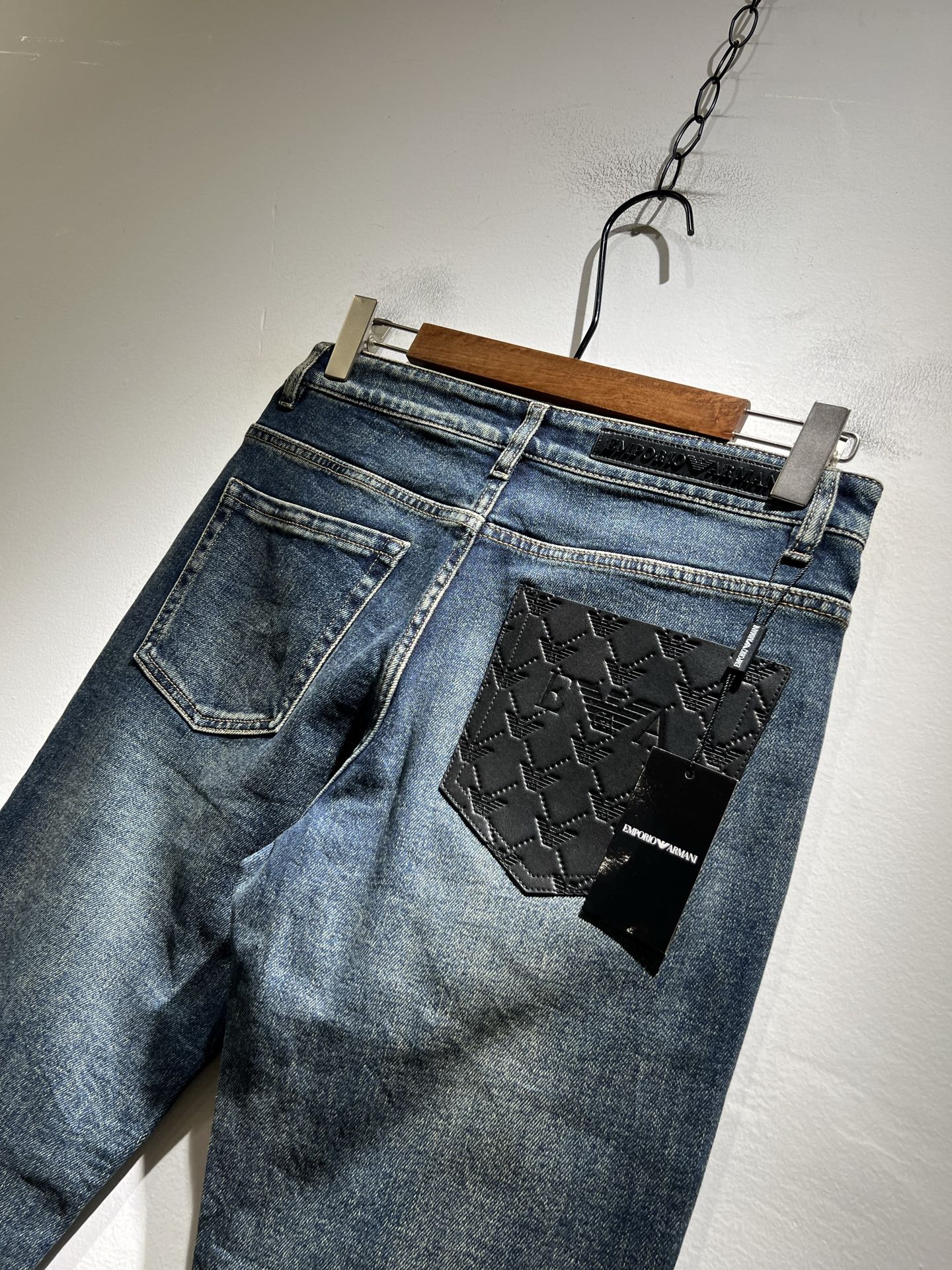 Arman阿*尼2025秋冬新款男士小直筒牛仔裤，贸易公司订单！官网同步 经典之作很好搭配衣服哦 怎么穿