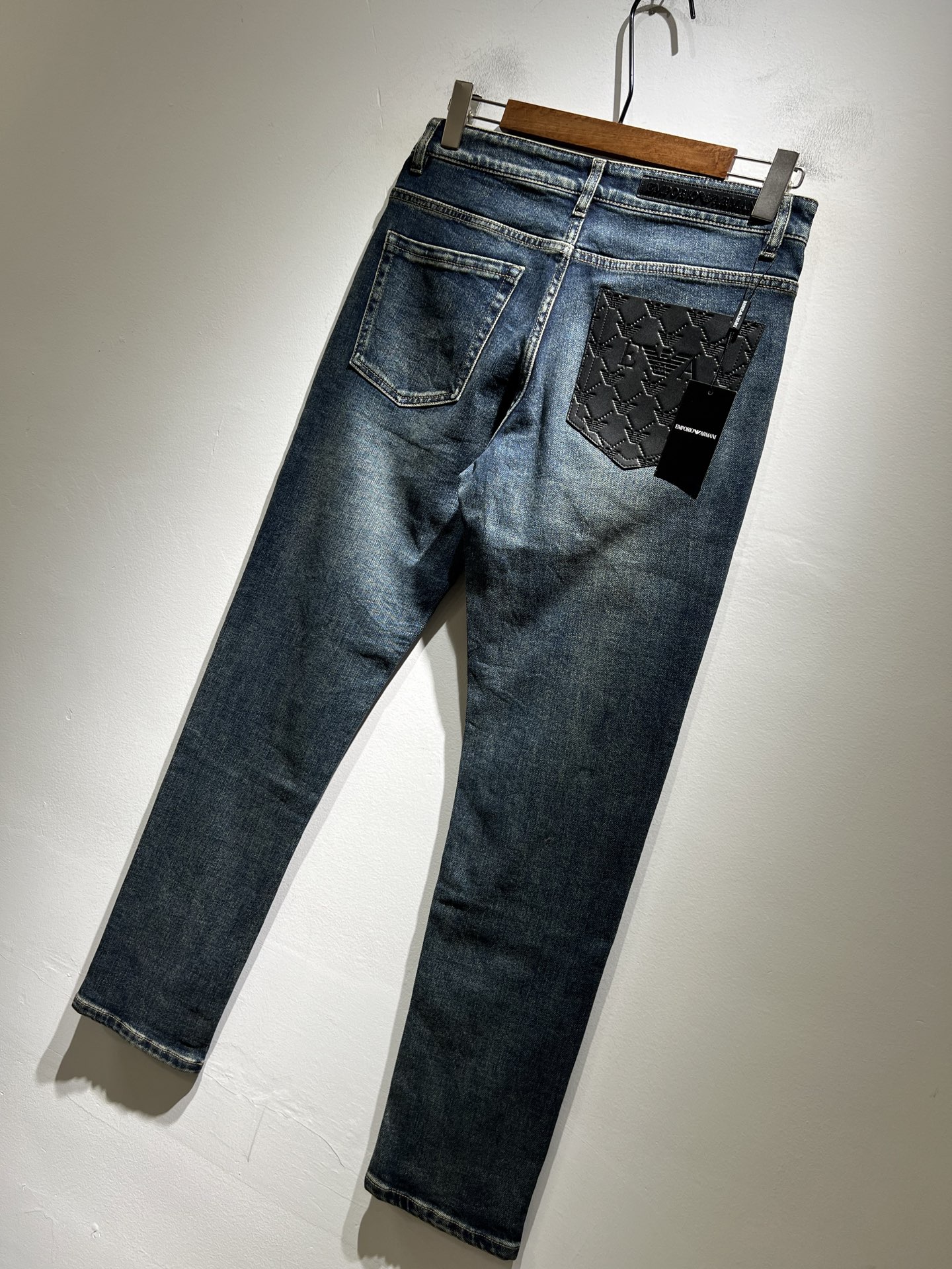 Arman阿*尼2025秋冬新款男士小直筒牛仔裤，贸易公司订单！官网同步 经典之作很好搭配衣服哦 怎么穿