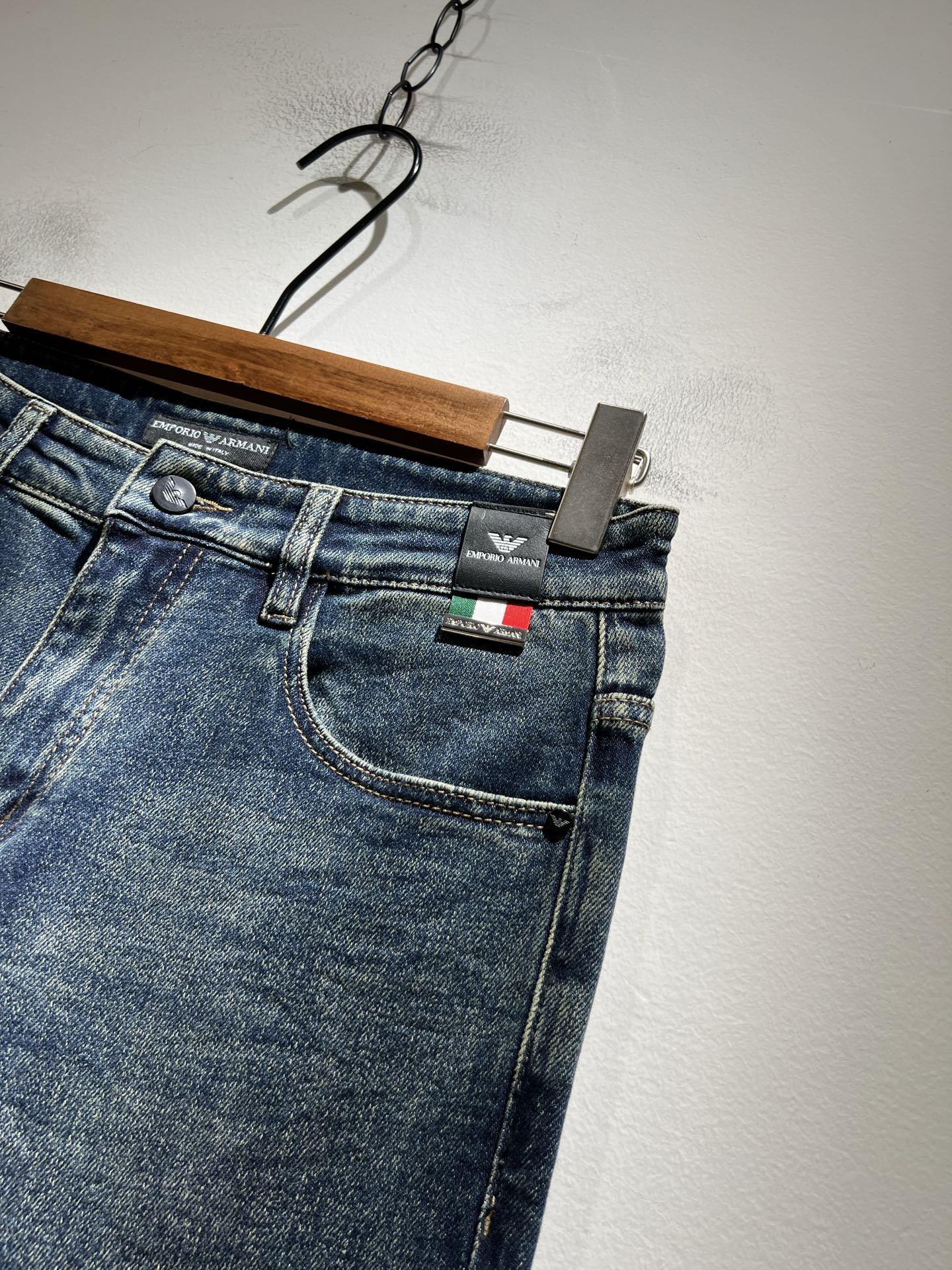 Arman阿*尼2025秋冬新款男士小直筒牛仔裤，贸易公司订单！官网同步 经典之作很好搭配衣服哦 怎么穿