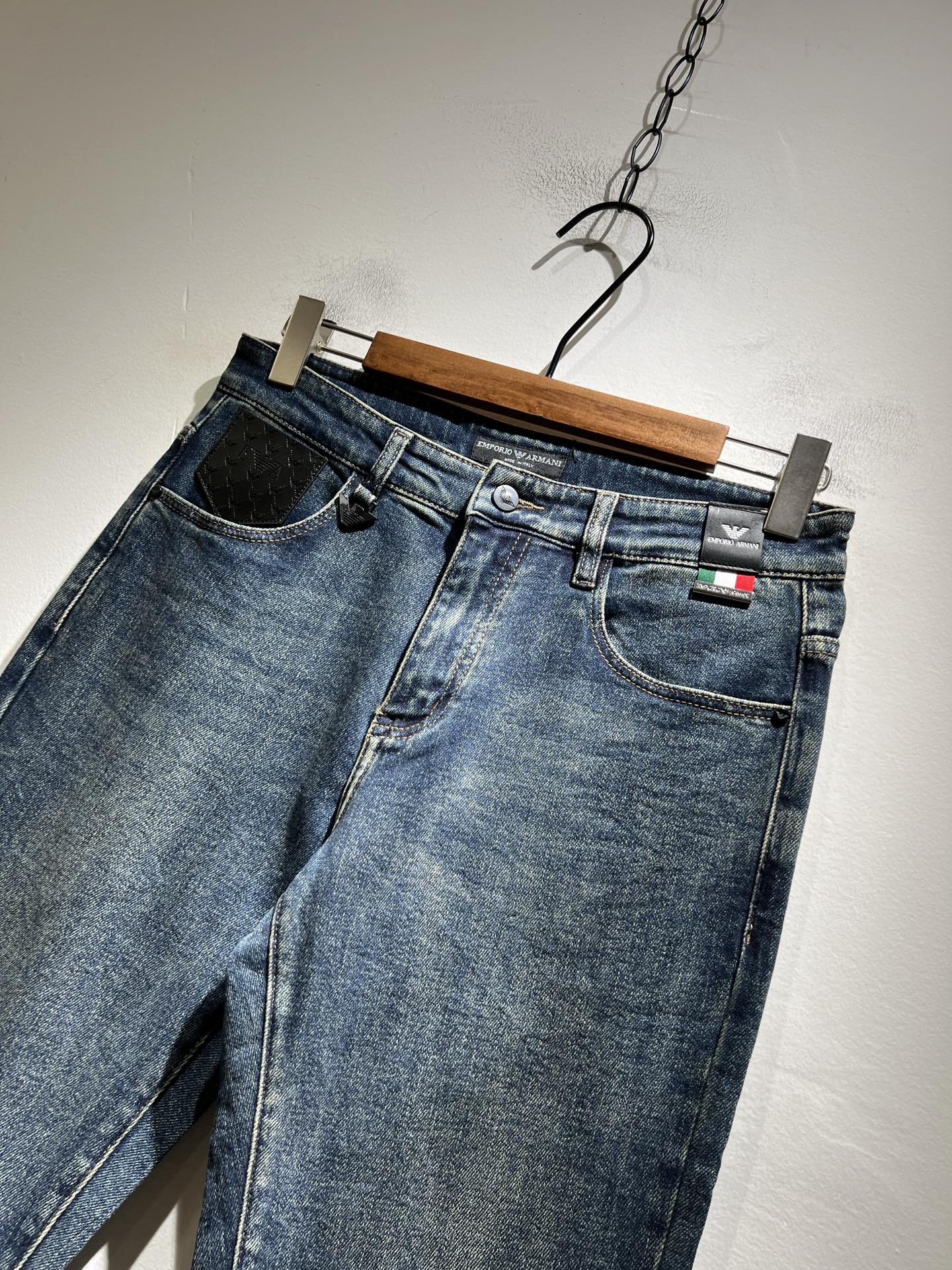 Arman阿*尼2025秋冬新款男士小直筒牛仔裤，贸易公司订单！官网同步 经典之作很好搭配衣服哦 怎么穿