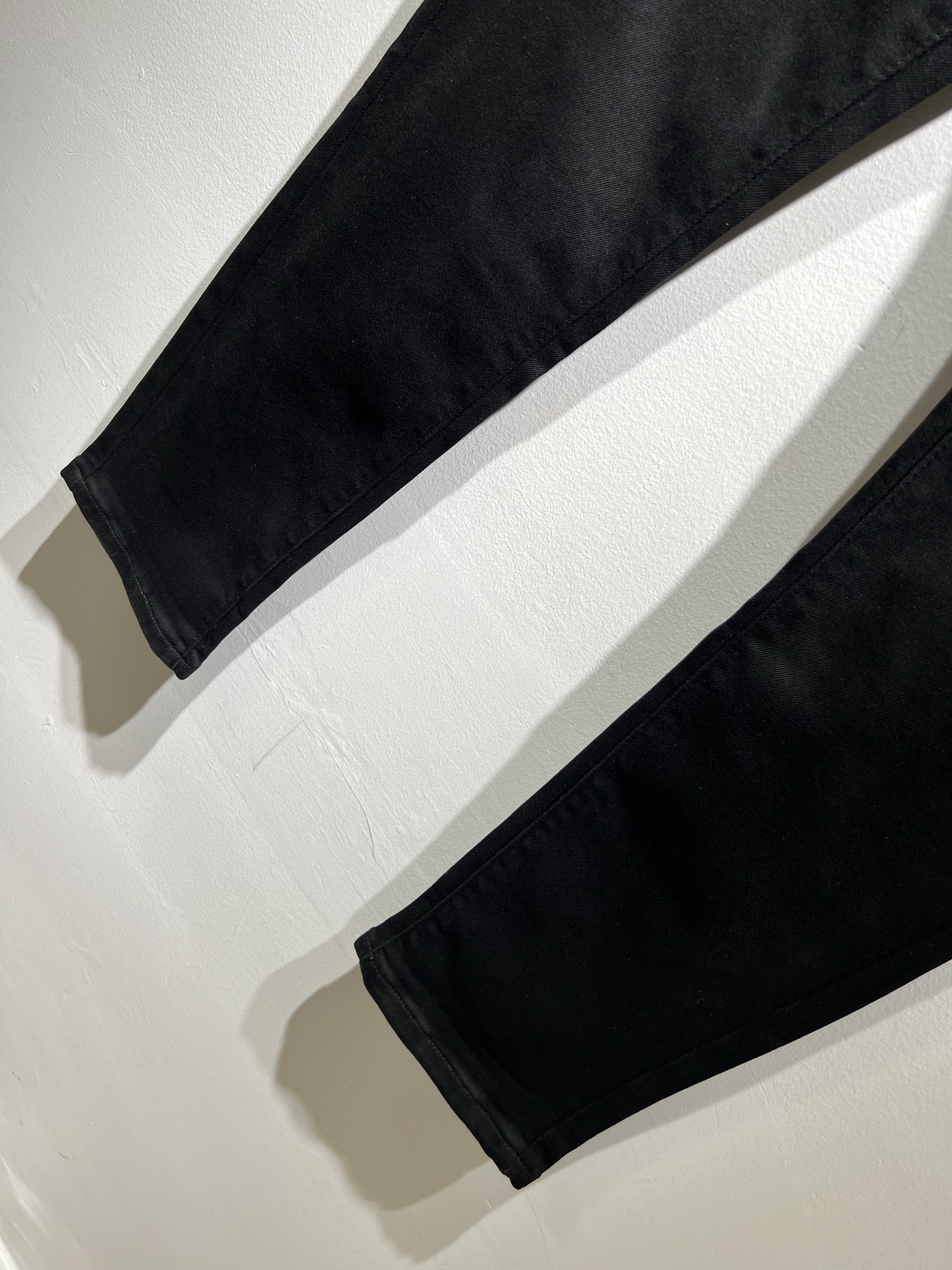 Dolce & 杜嘉*纳 2025秋冬新品牛仔裤，水洗处理自然不易变形脱色、立体剪裁完美塑形面料质舒适柔