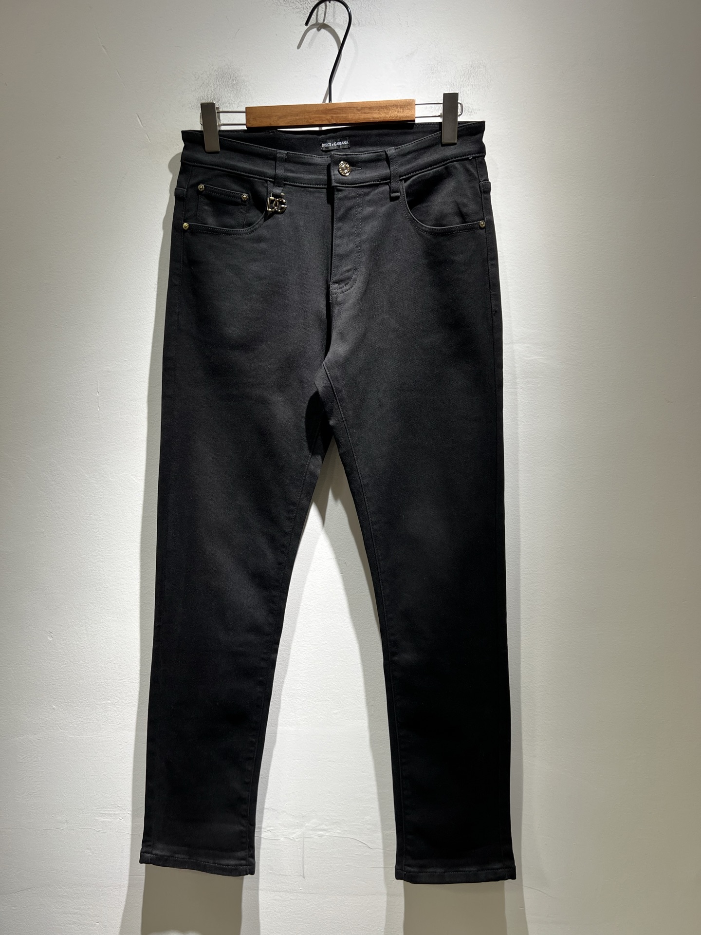 Dolce & 杜嘉*纳 2025秋冬新品牛仔裤，水洗处理自然不易变形脱色、立体剪裁完美塑形面料质舒适柔