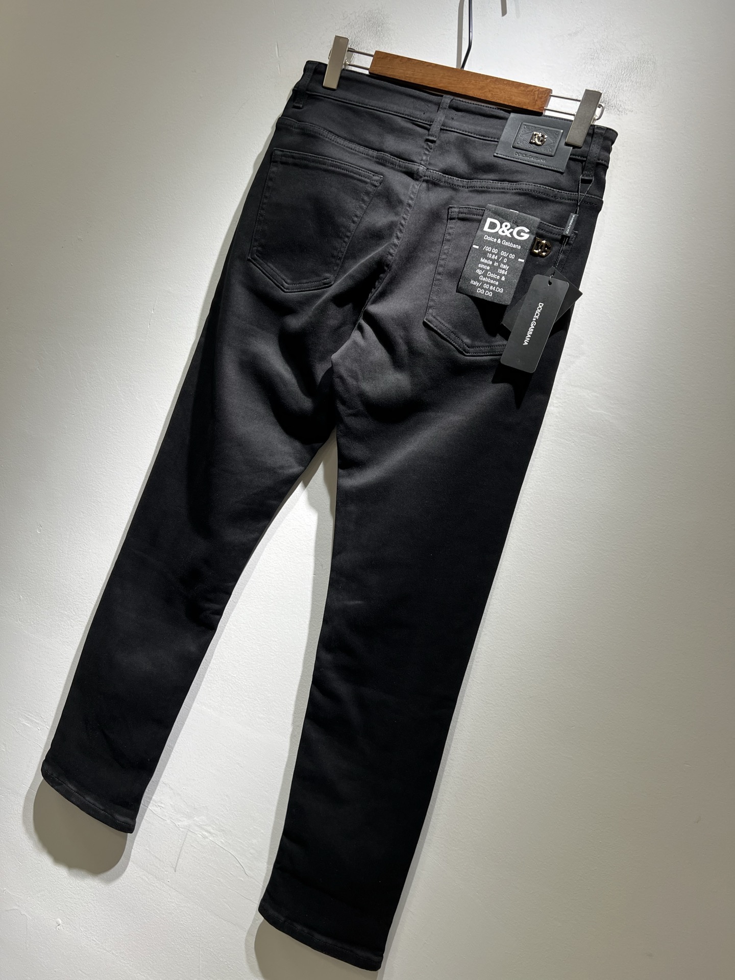 Dolce & 杜嘉*纳 2025秋冬新品牛仔裤，水洗处理自然不易变形脱色、立体剪裁完美塑形面料质舒适柔