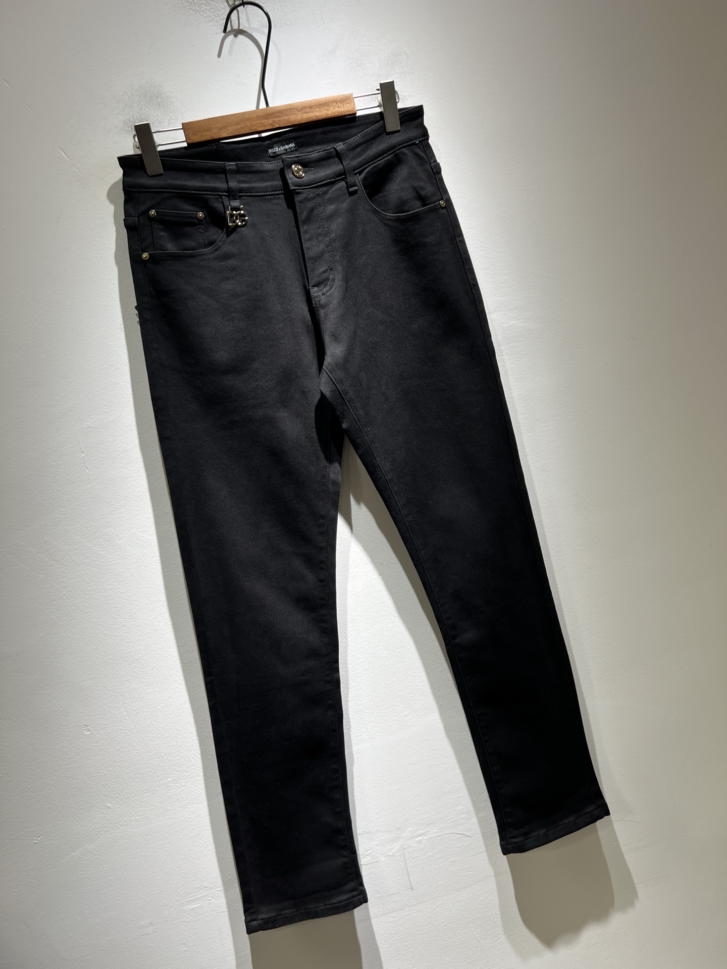 Dolce & 杜嘉*纳 2025秋冬新品牛仔裤，水洗处理自然不易变形脱色、立体剪裁完美塑形面料质舒适柔