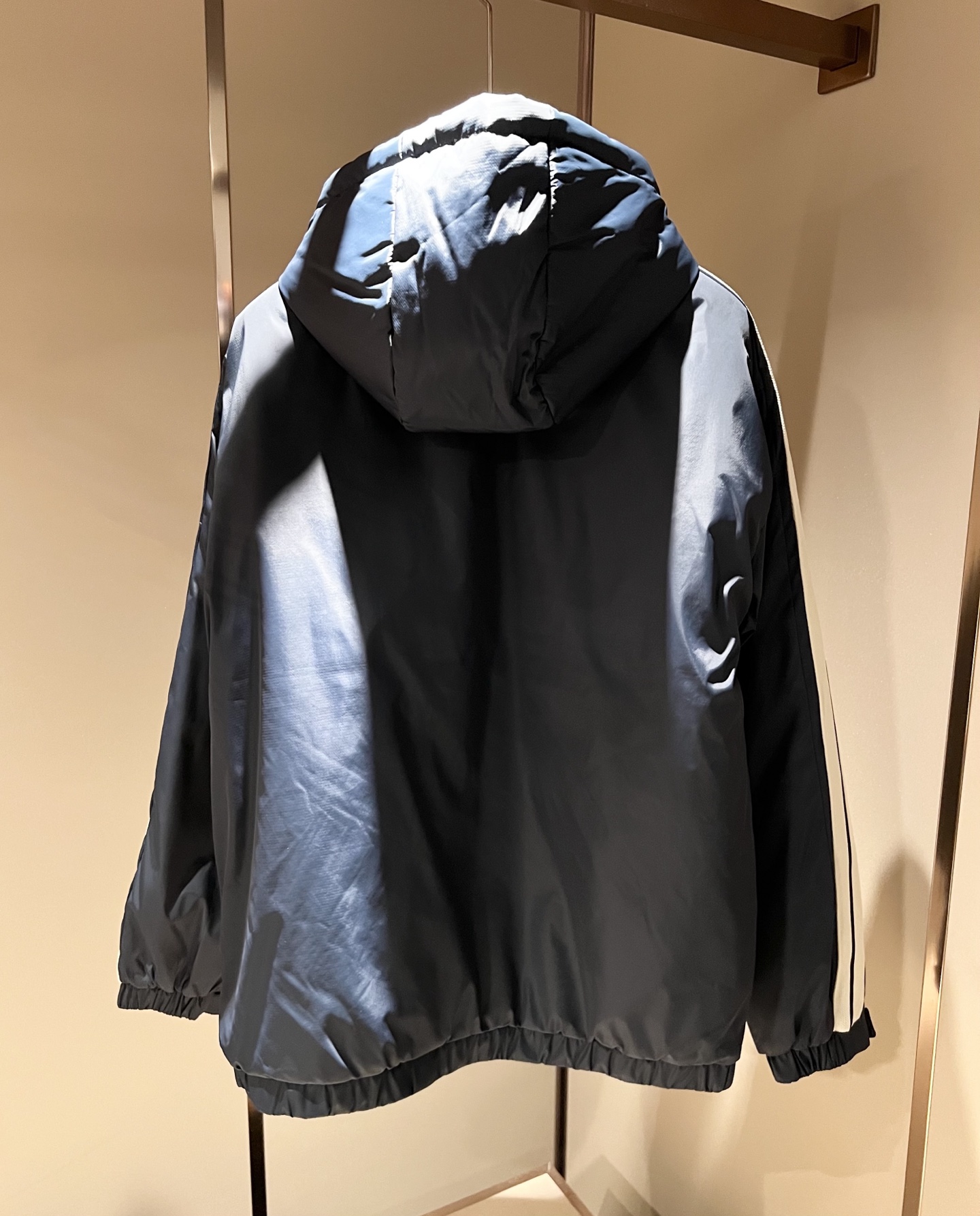 Monc*ler蒙*口 2025秋冬经典棉服夹克外套，都市时尚休闲款！设计原版logo五金配件，面料超软