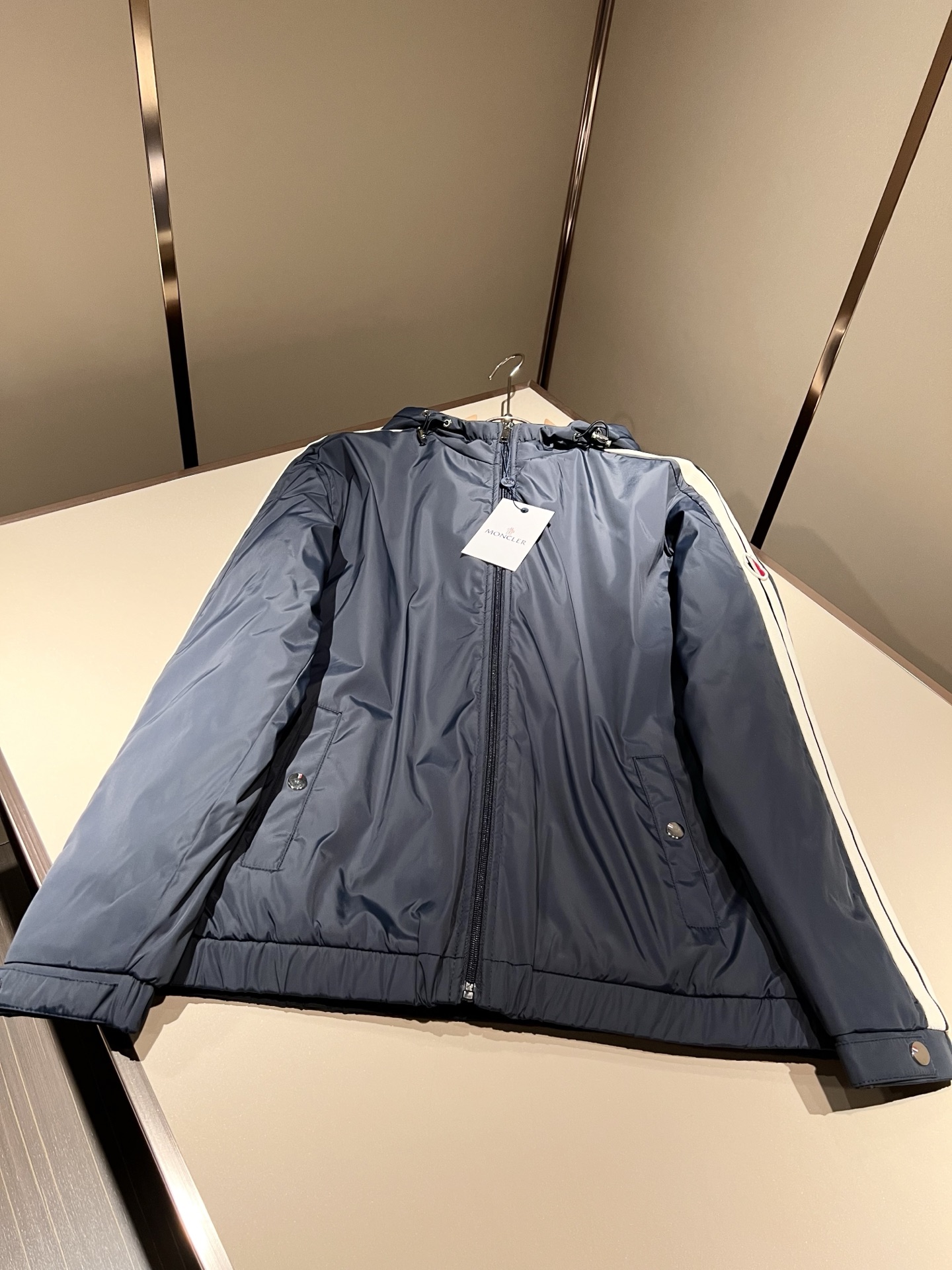 Monc*ler蒙*口 2025秋冬经典棉服夹克外套，都市时尚休闲款！设计原版logo五金配件，面料超软
