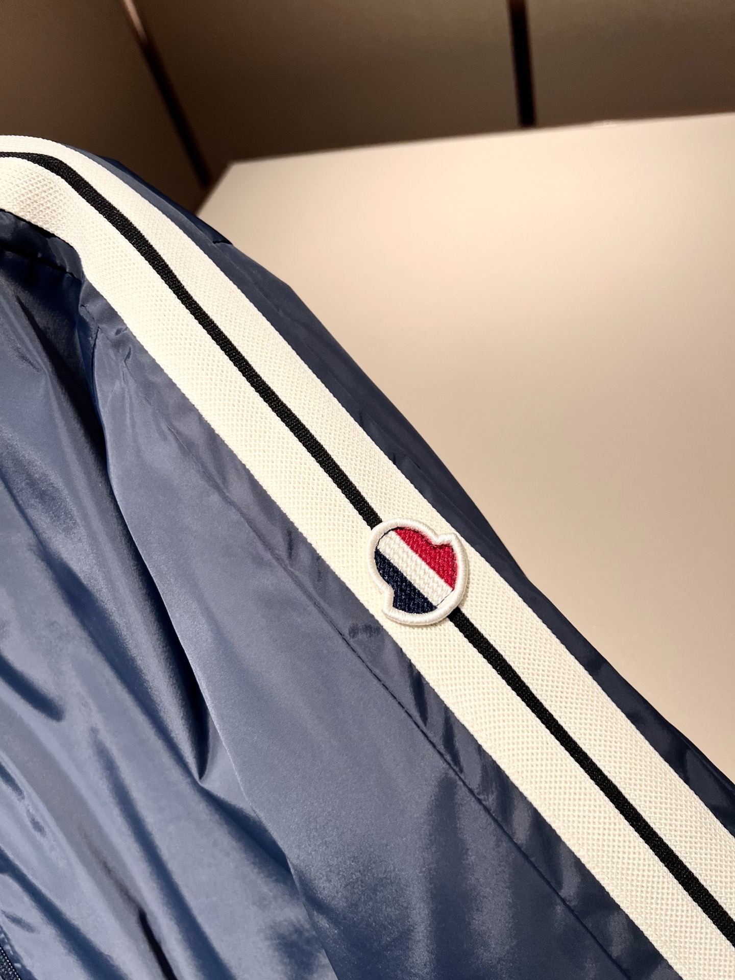 Monc*ler蒙*口 2025秋冬经典棉服夹克外套，都市时尚休闲款！设计原版logo五金配件，面料超软