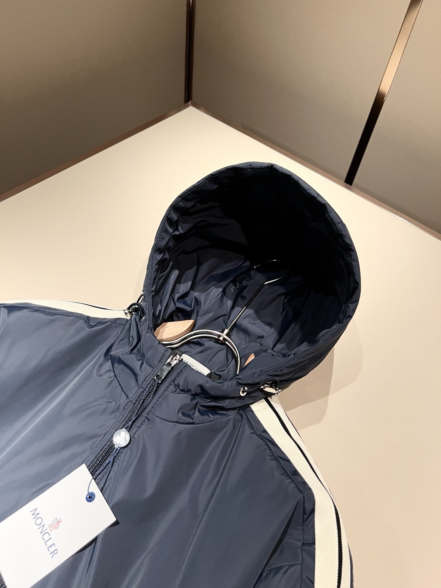 Monc*ler蒙*口 2025秋冬经典棉服夹克外套，都市时尚休闲款！设计原版logo五金配件，面料超软