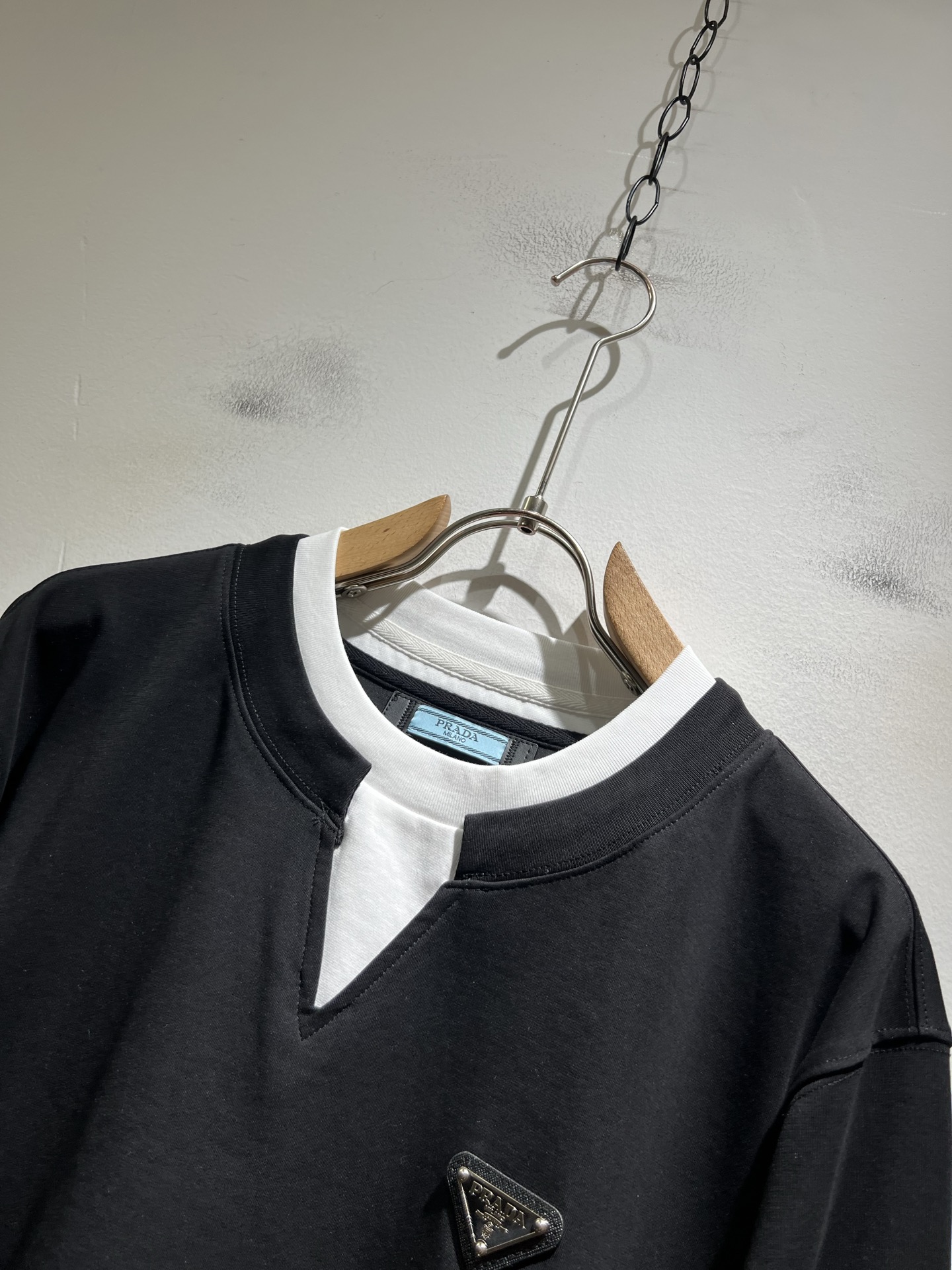 PRAD*A普*达2025秋冬新款男士打底衫，最新款全网独家首上！！~既经典有时尚百搭，谁不爱啊，将经典