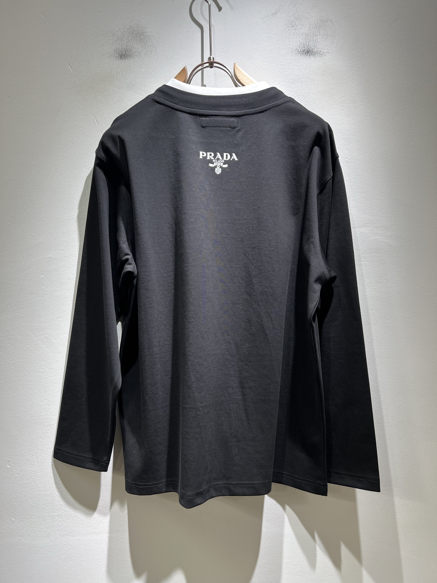 PRAD*A普*达2025秋冬新款男士打底衫，最新款全网独家首上！！~既经典有时尚百搭，谁不爱啊，将经典