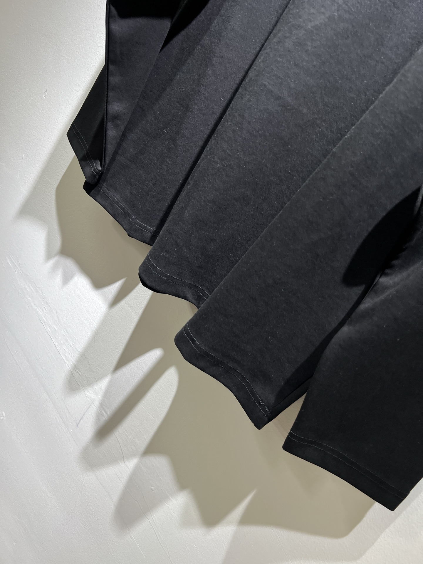 PRAD*A普*达2025秋冬新款男士打底衫，最新款全网独家首上！！~既经典有时尚百搭，谁不爱啊，将经典