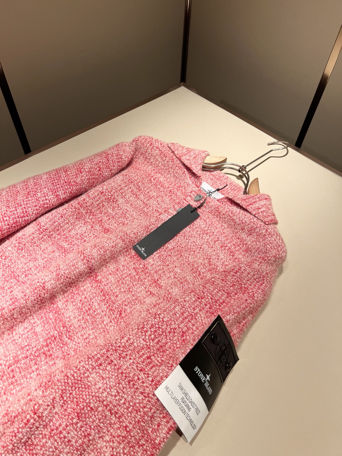 StoneIsland 石头岛2025秋冬新款男女同款👫羊毛衫，品牌最新设计元素！既不单调也不复杂,恰到