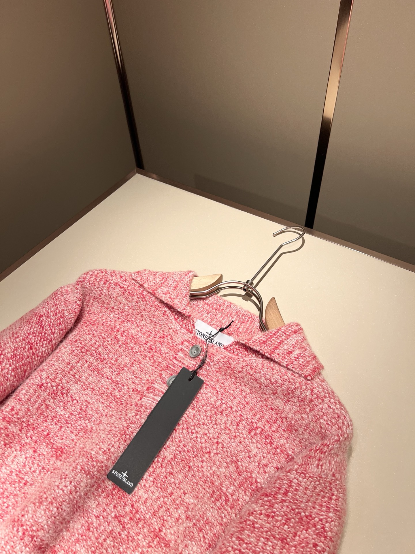 StoneIsland 石头岛2025秋冬新款男女同款👫羊毛衫，品牌最新设计元素！既不单调也不复杂,恰到