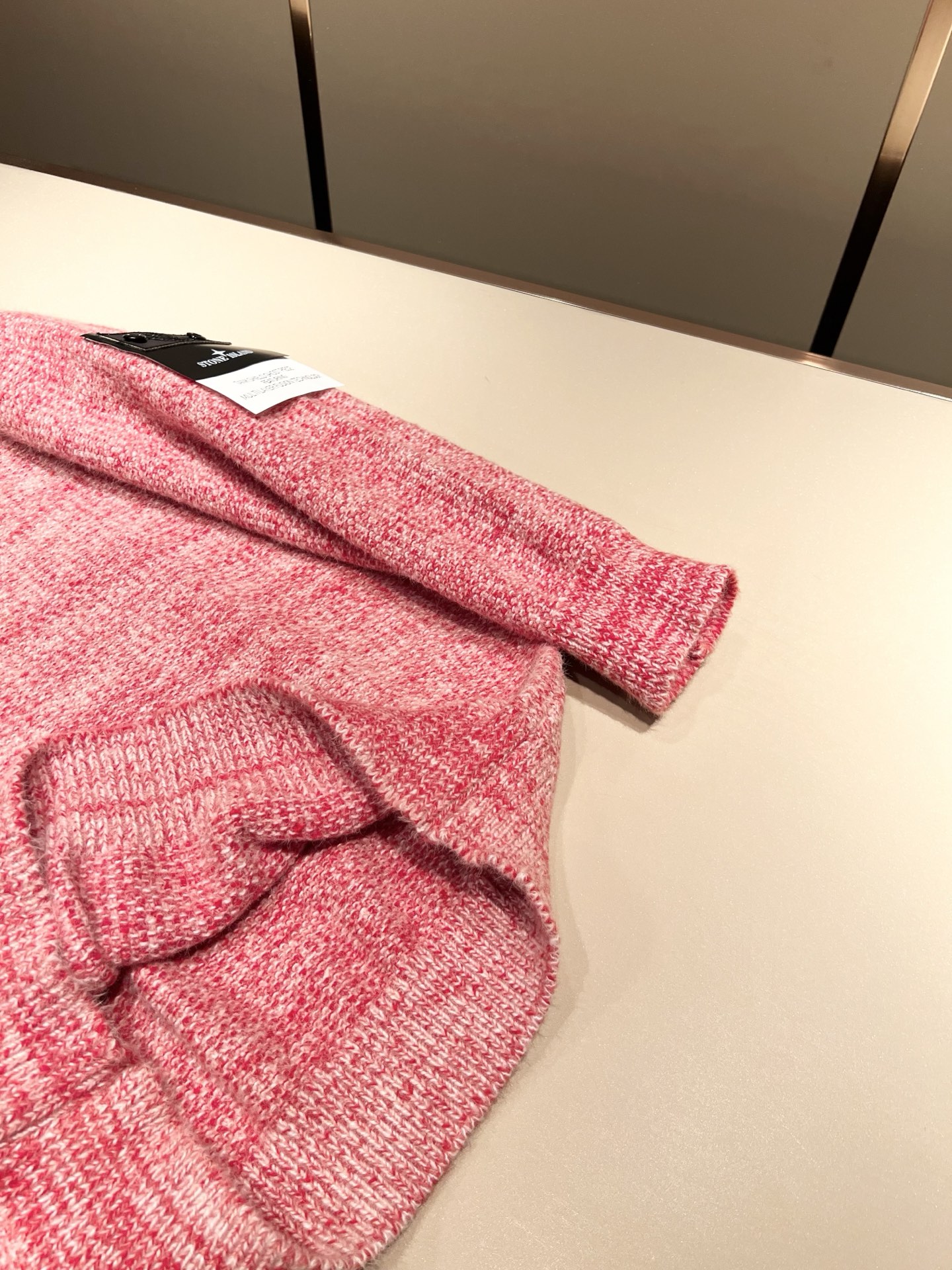 StoneIsland 石头岛2025秋冬新款男女同款👫羊毛衫，品牌最新设计元素！既不单调也不复杂,恰到