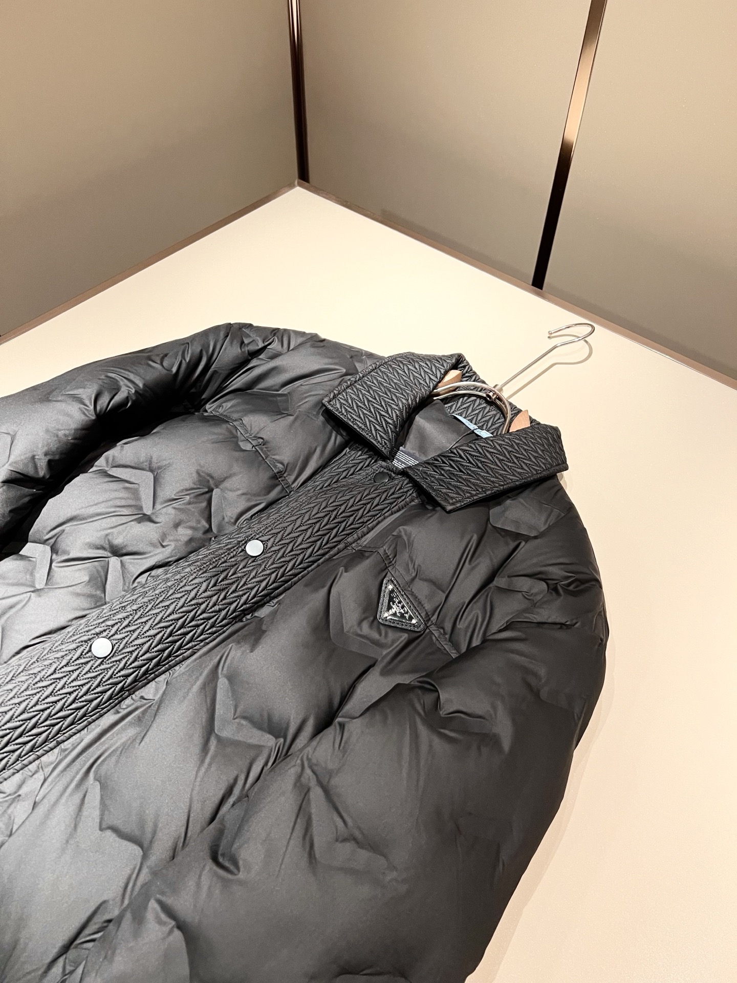 Prad*a 普*达2025秋冬男女同款👫羽绒服外套，现货 Prad* 羽绒面料夹克 防水羽绒服保暖外套