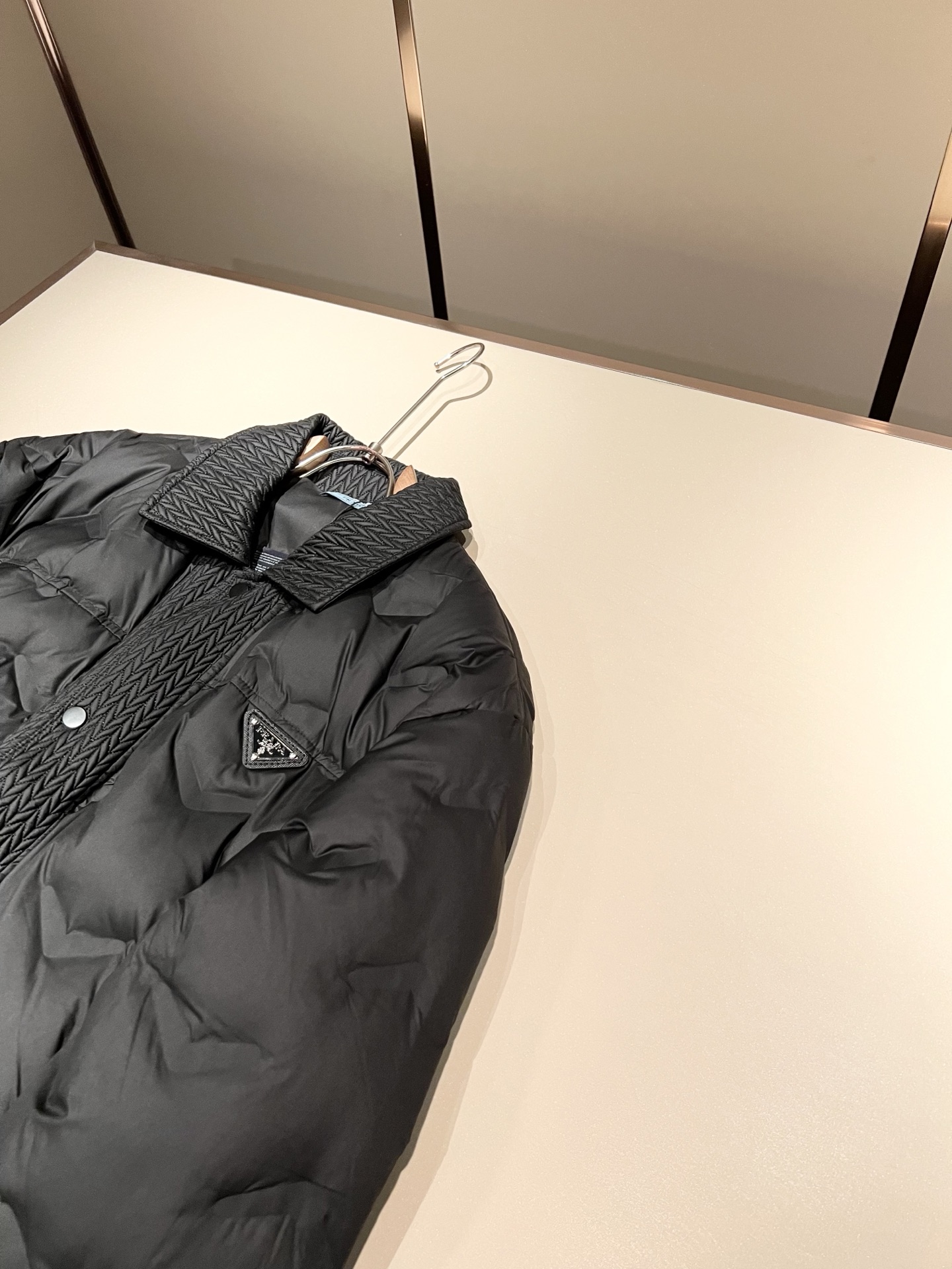 Prad*a 普*达2025秋冬男女同款👫羽绒服外套，现货 Prad* 羽绒面料夹克 防水羽绒服保暖外套