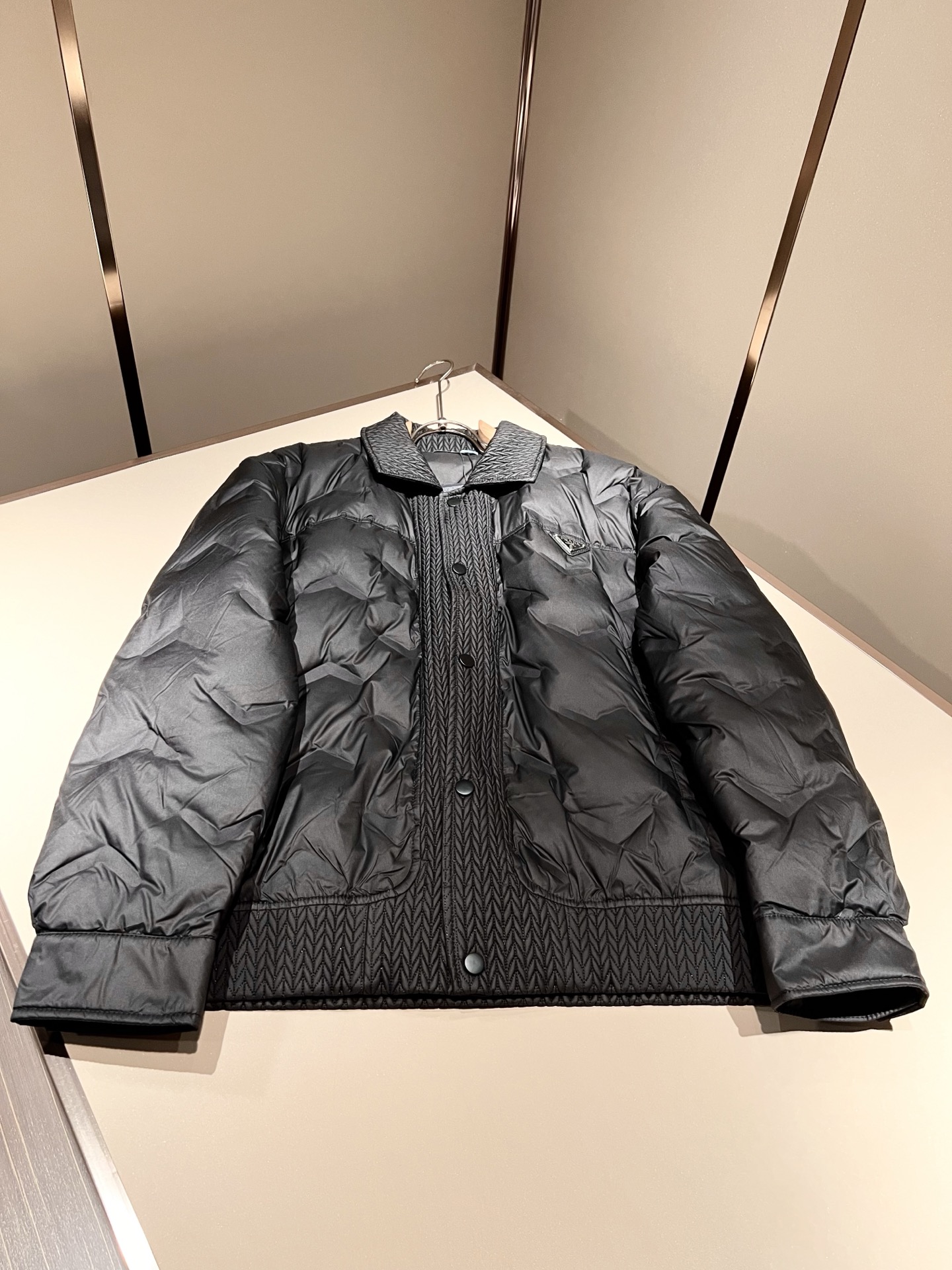 Prad*a 普*达2025秋冬男女同款👫羽绒服外套，现货 Prad* 羽绒面料夹克 防水羽绒服保暖外套