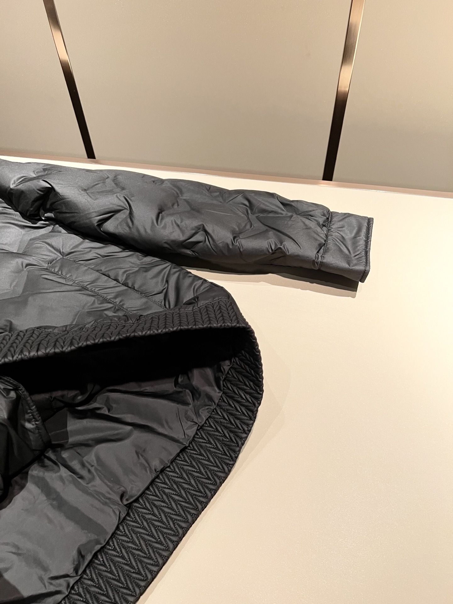 Prad*a 普*达2025秋冬男女同款👫羽绒服外套，现货 Prad* 羽绒面料夹克 防水羽绒服保暖外套