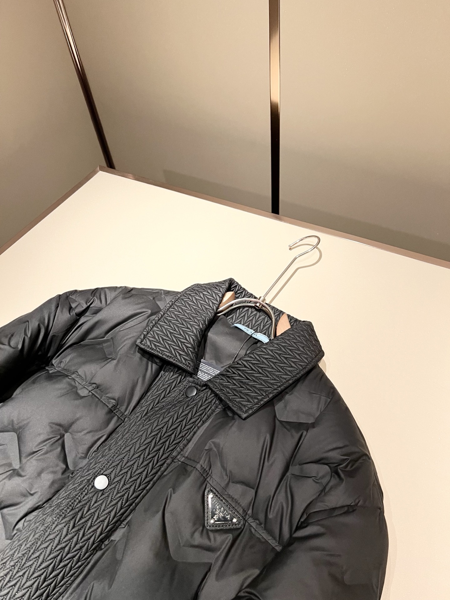 Prad*a 普*达2025秋冬男女同款👫羽绒服外套，现货 Prad* 羽绒面料夹克 防水羽绒服保暖外套