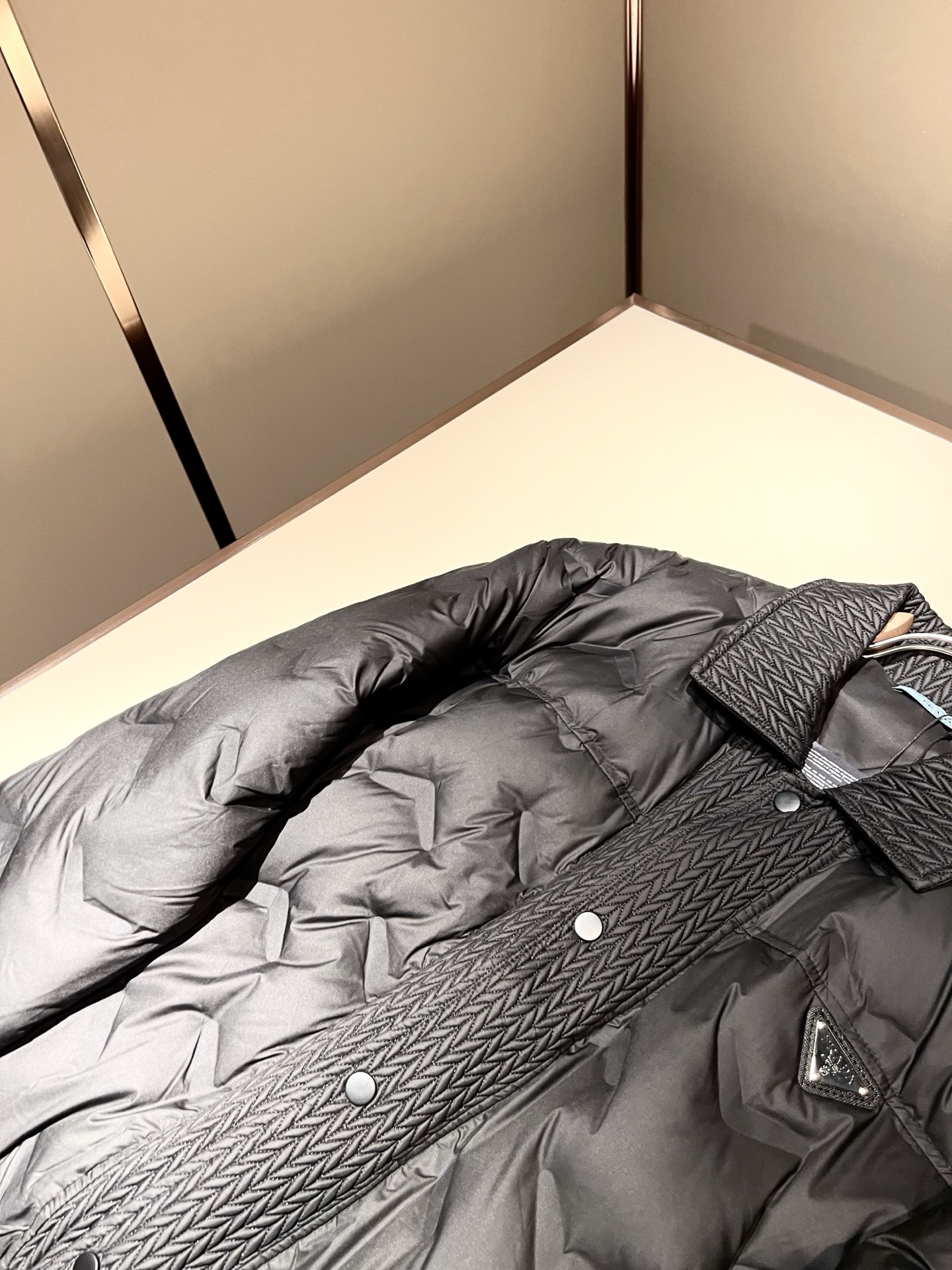 Prad*a 普*达2025秋冬男女同款👫羽绒服外套，现货 Prad* 羽绒面料夹克 防水羽绒服保暖外套