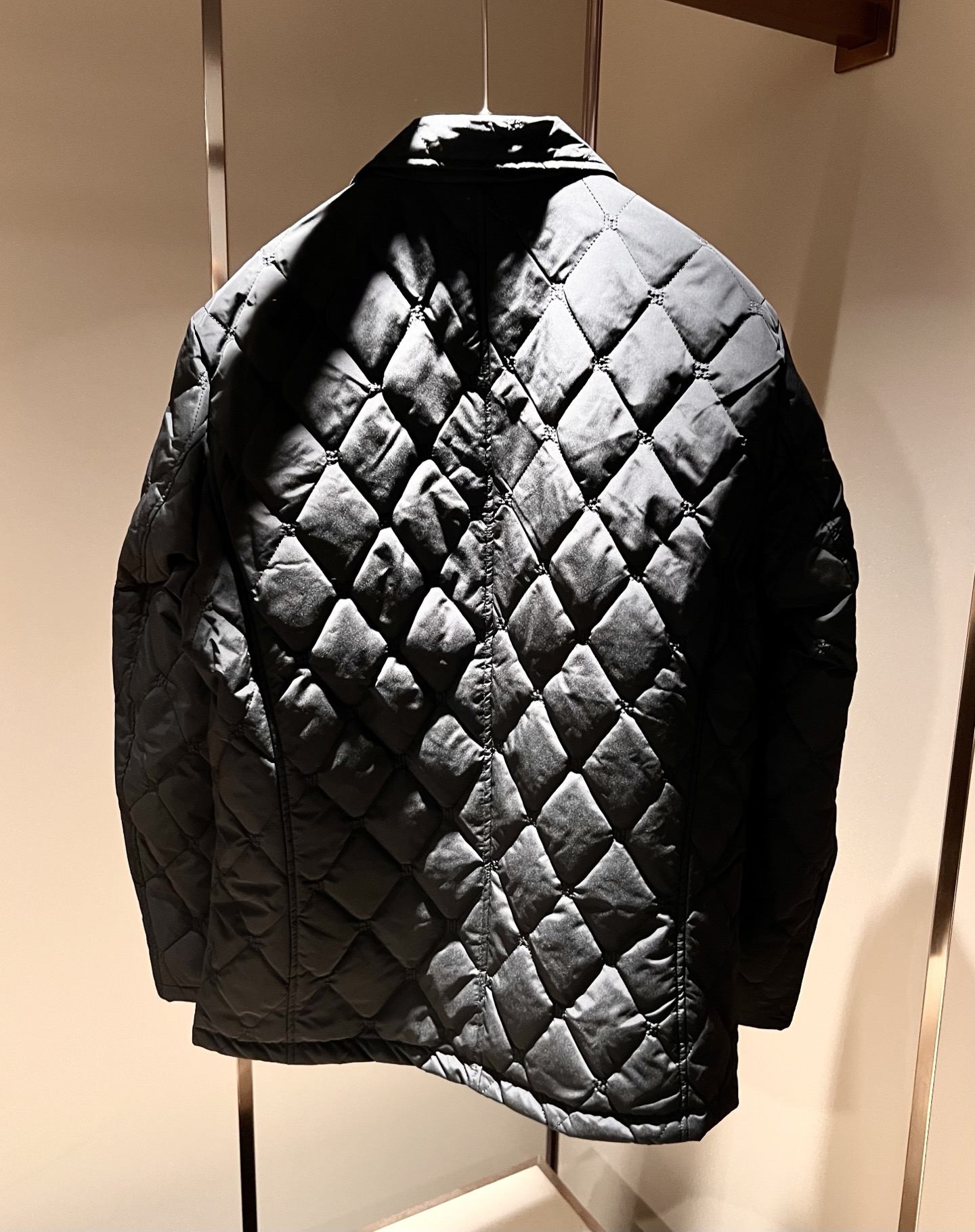 BURBER*Y巴*莉2025秋冬新品棉服夹克外套重磅来袭，最近比较火热聚酯纤维面料制作而成，高端户外运