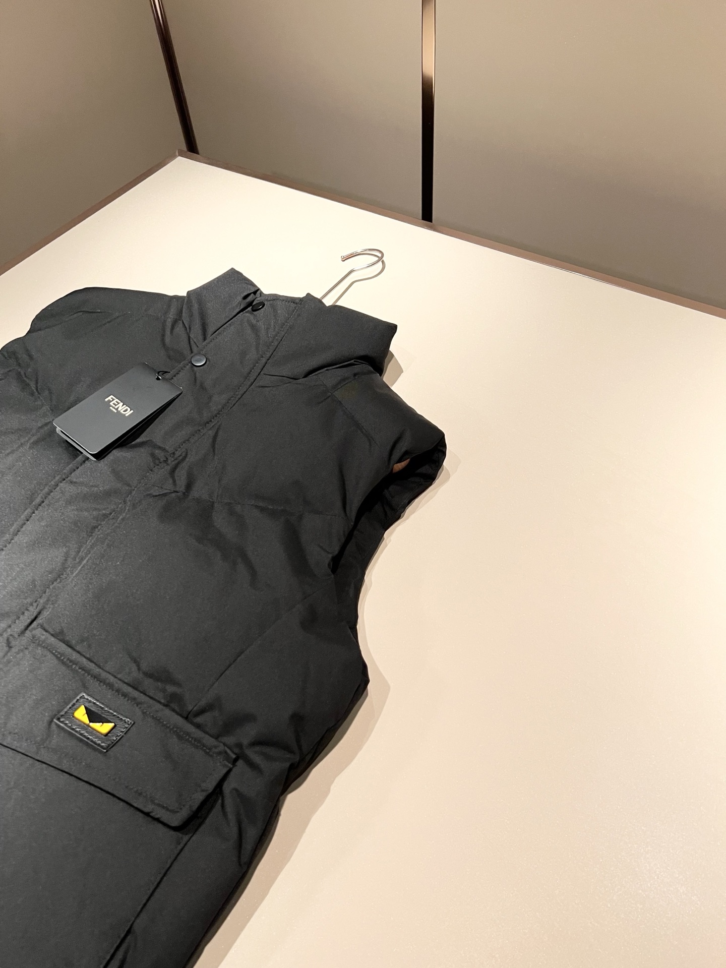 Fen*di芬*迪 原单代购精品 2025秋冬官网最新款男女同款👫羽绒马甲外套，原版订制客供聚酯纤维面料