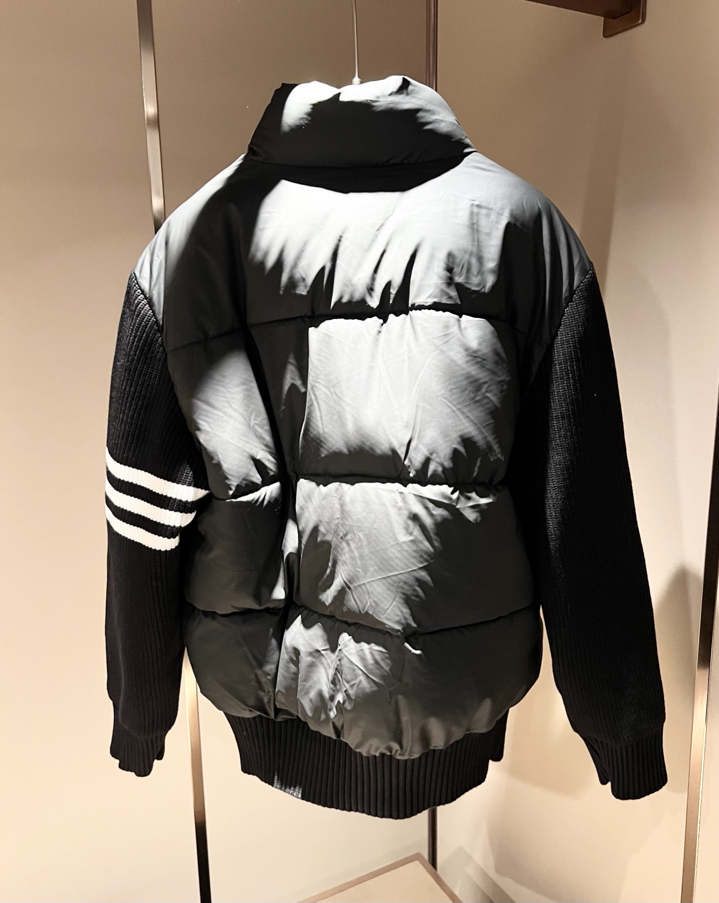 ThomBrow*e汤姆*朗2025秋冬新款连帽羽绒夹克外套！Th*m Br*wne撞色条纹织带袖子拼接