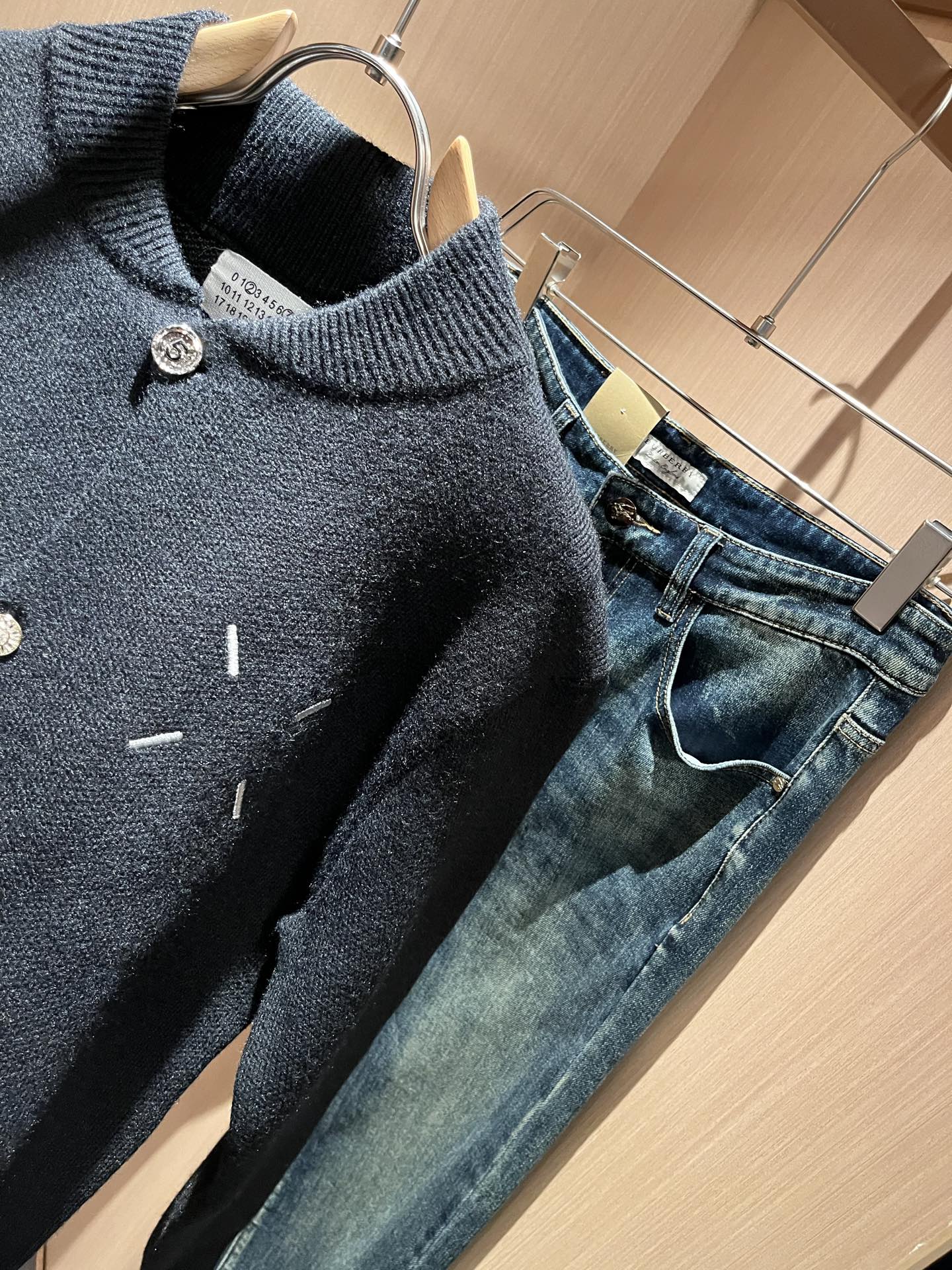 马吉拉 maison margiel 2025秋冬新款男女同款👫休闲针织羊毛开衫，专柜同步发售！定制专属