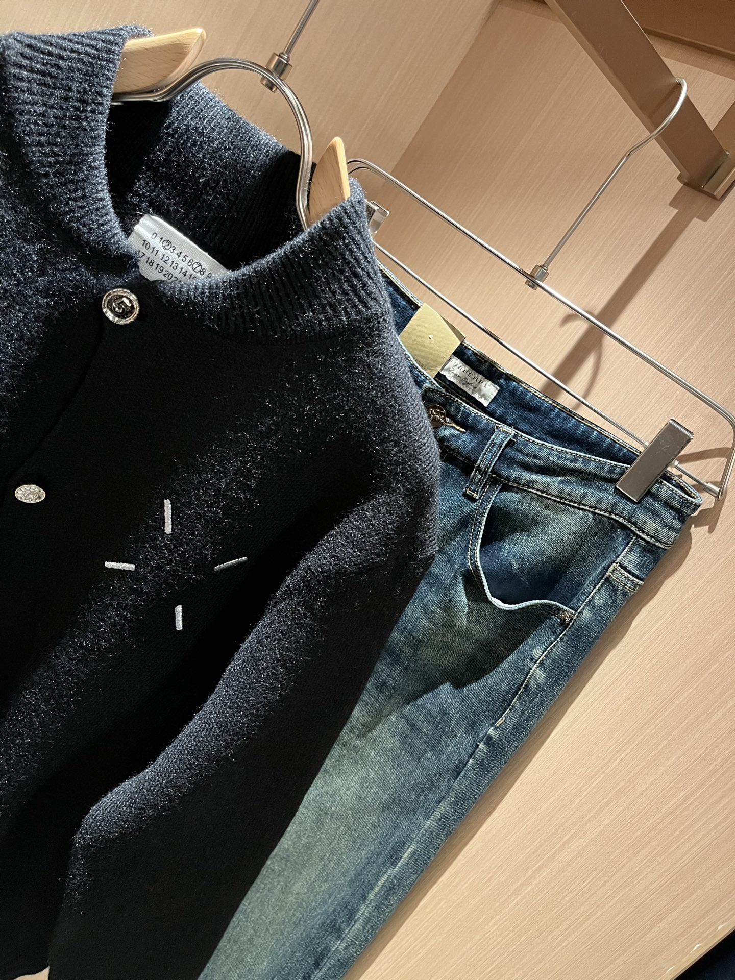 马吉拉 maison margiel 2025秋冬新款男女同款👫休闲针织羊毛开衫，专柜同步发售！定制专属