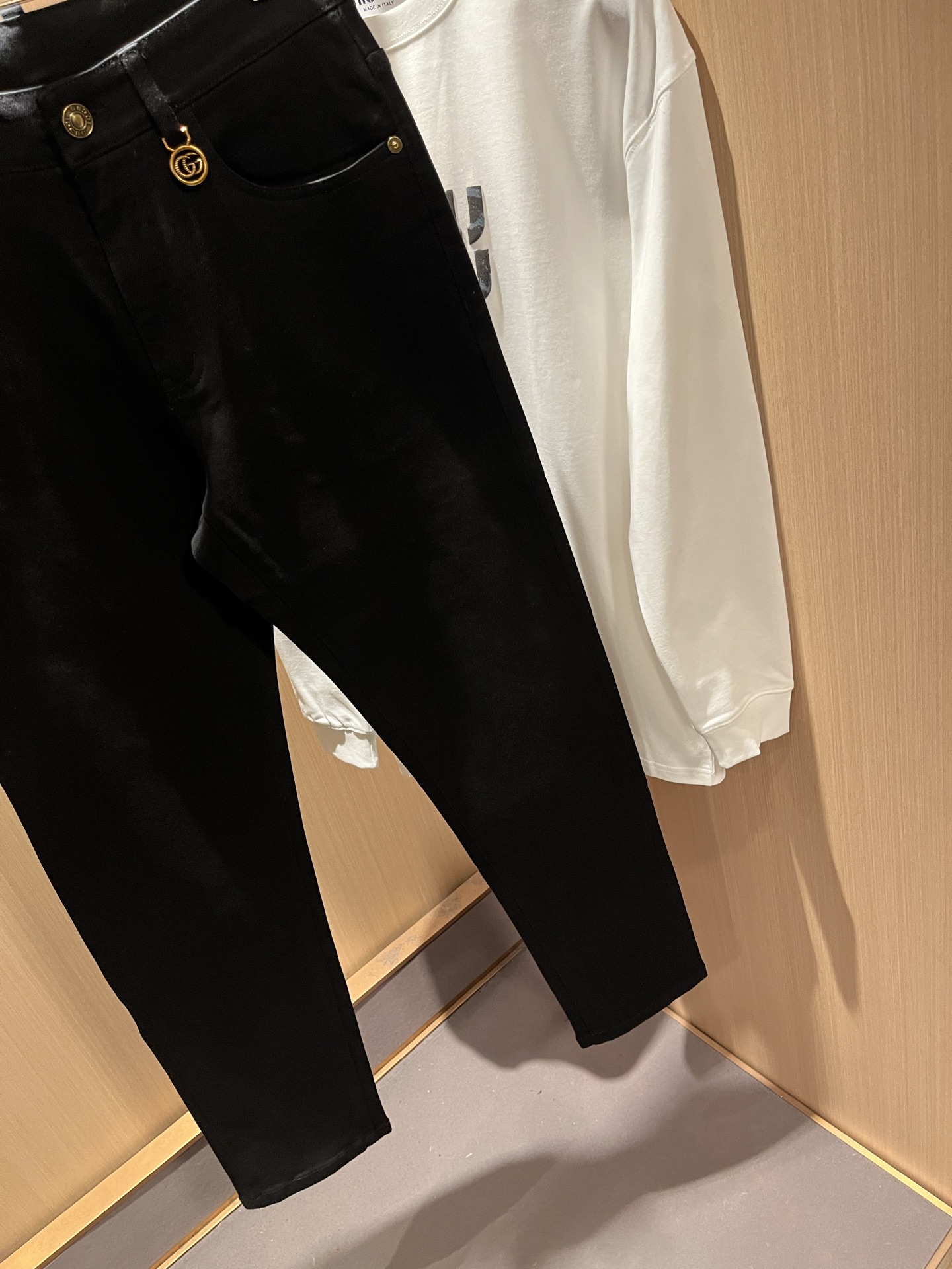 Guc*古奇 2025秋冬新品男士高端休闲百搭四季通勤修身剪裁牛仔裤！对于粉丝来说，这样大气的经典设计足