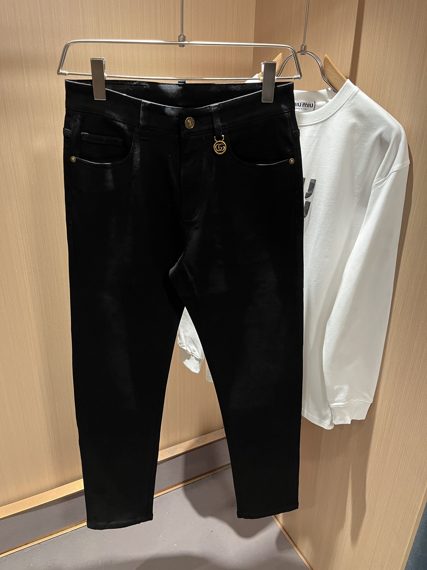 Guc*古奇 2025秋冬新品男士高端休闲百搭四季通勤修身剪裁牛仔裤！对于粉丝来说，这样大气的经典设计足